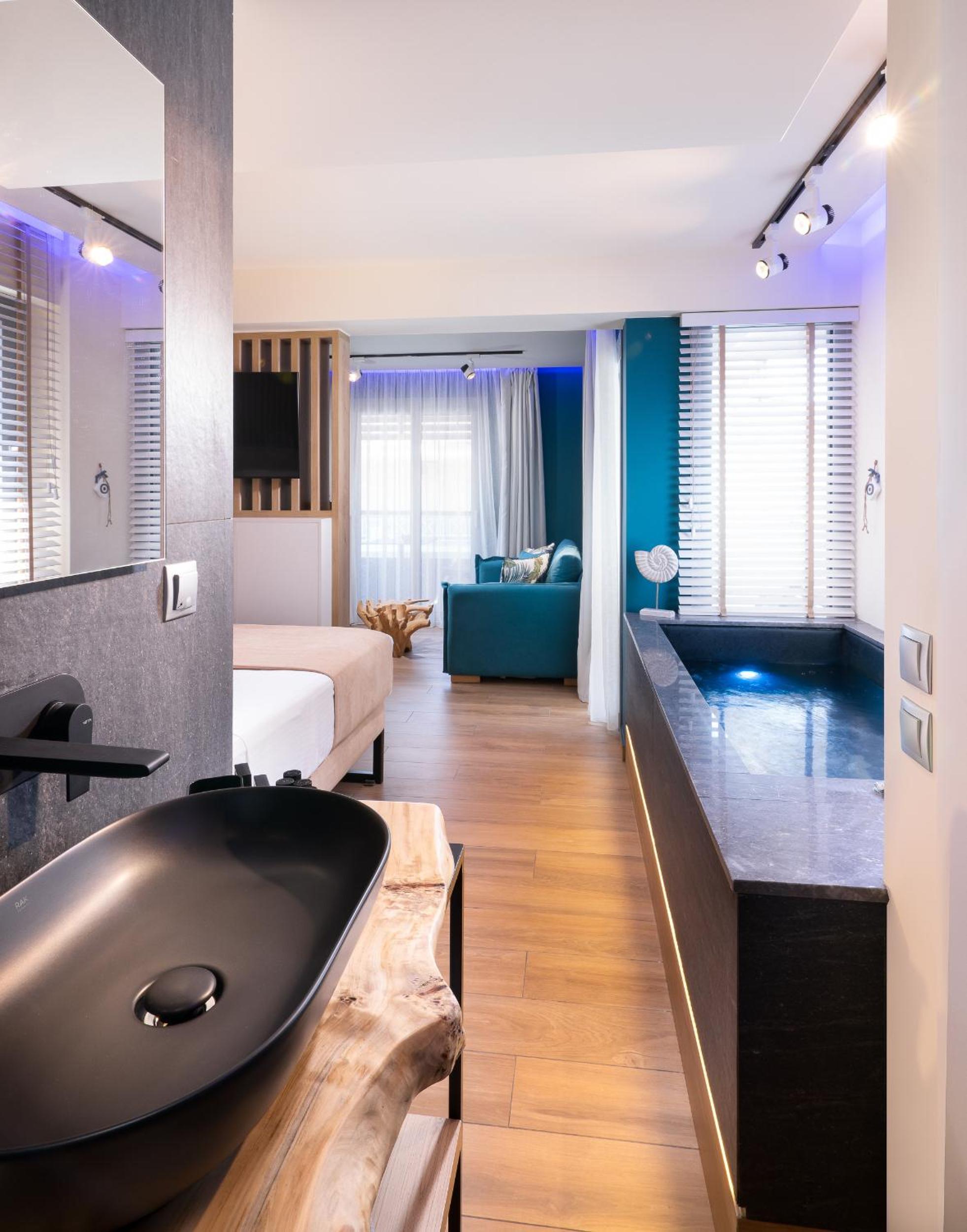 SKS Luxury Suites & Rooms