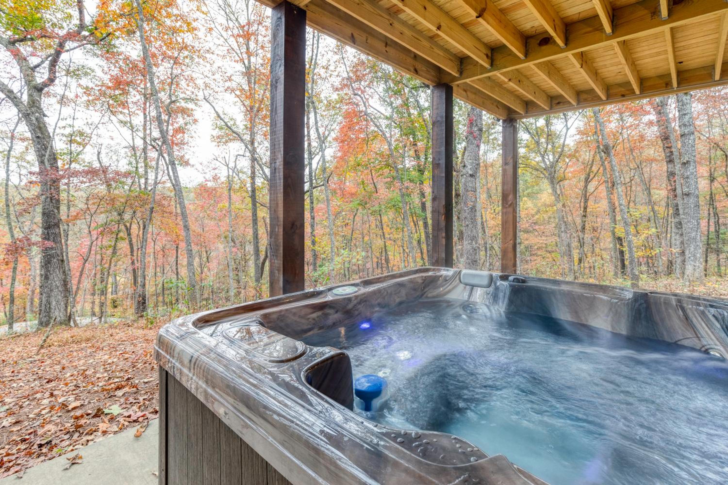 Chardonnay Chalet - Luxe Modern Chalet - Hot Tub, Wi-Fi, Fire Pit, Game Room, Amazing Deck - 15 min to Blue Ridge view 4
