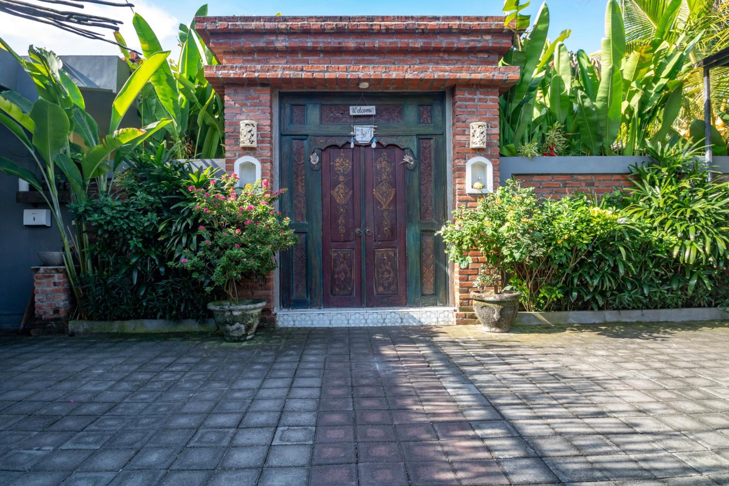 D-Anyar Stay and Surf Canggu view 3