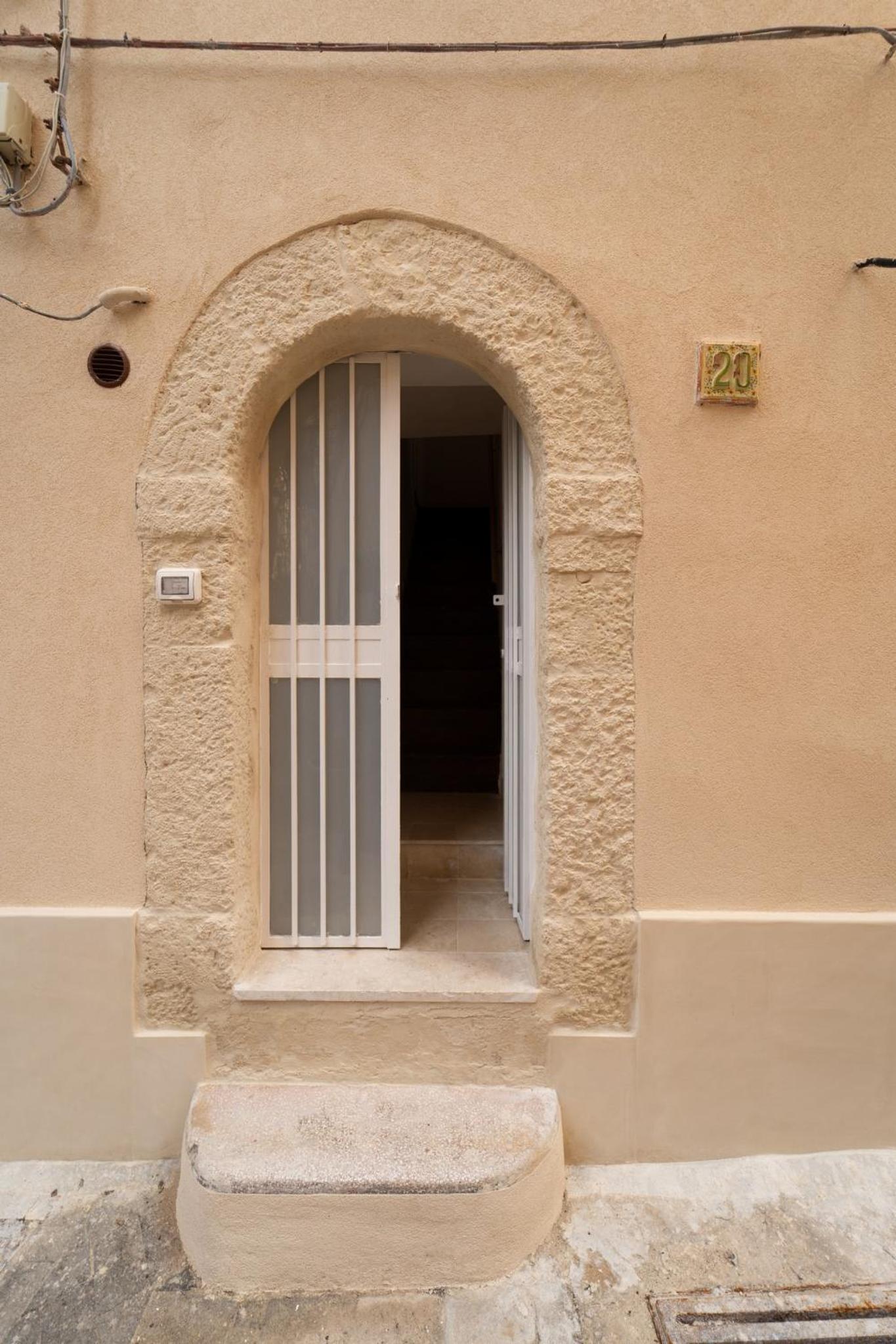 Hotel Ortigia Colourful Apartment - Image 1