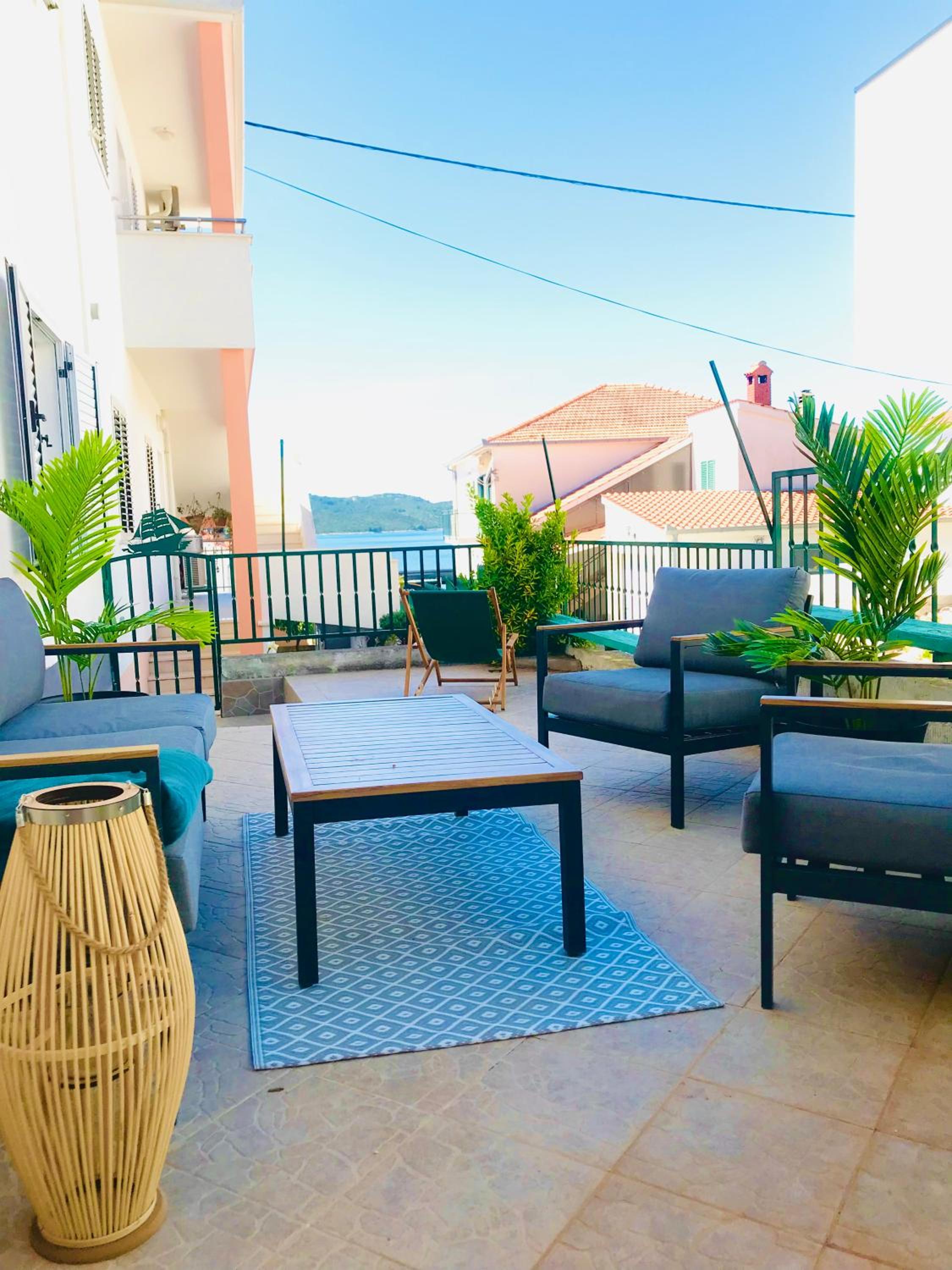 Apartmani-Okrug Gornji-Ciovo view 3