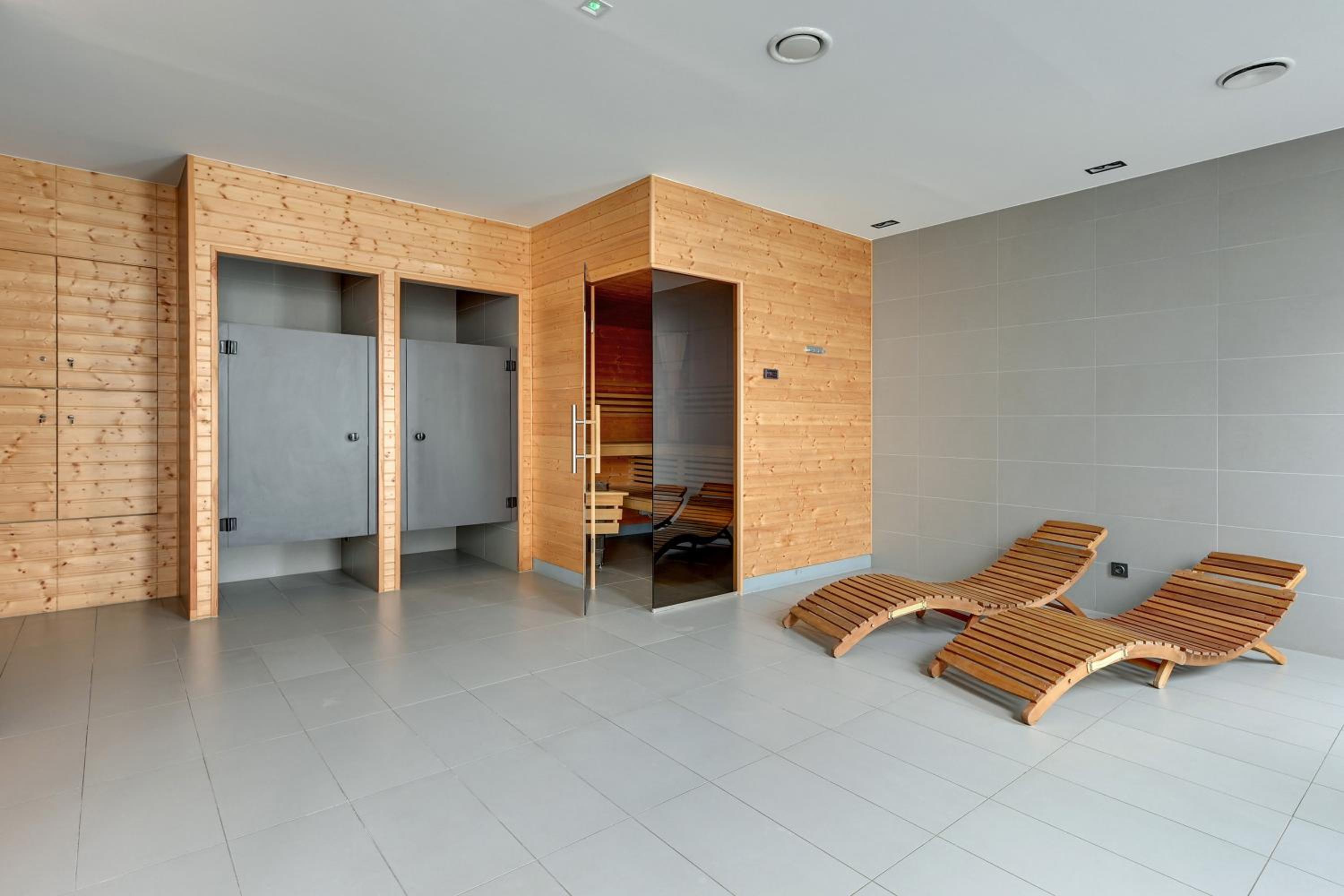 Mila Baltica Seaside, Sauna, Gym & Parking by Downtown Apartments