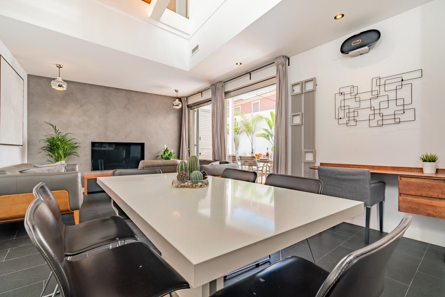 VLVilla - Villa de lujo en Valencia con piscina privada y sala de cine