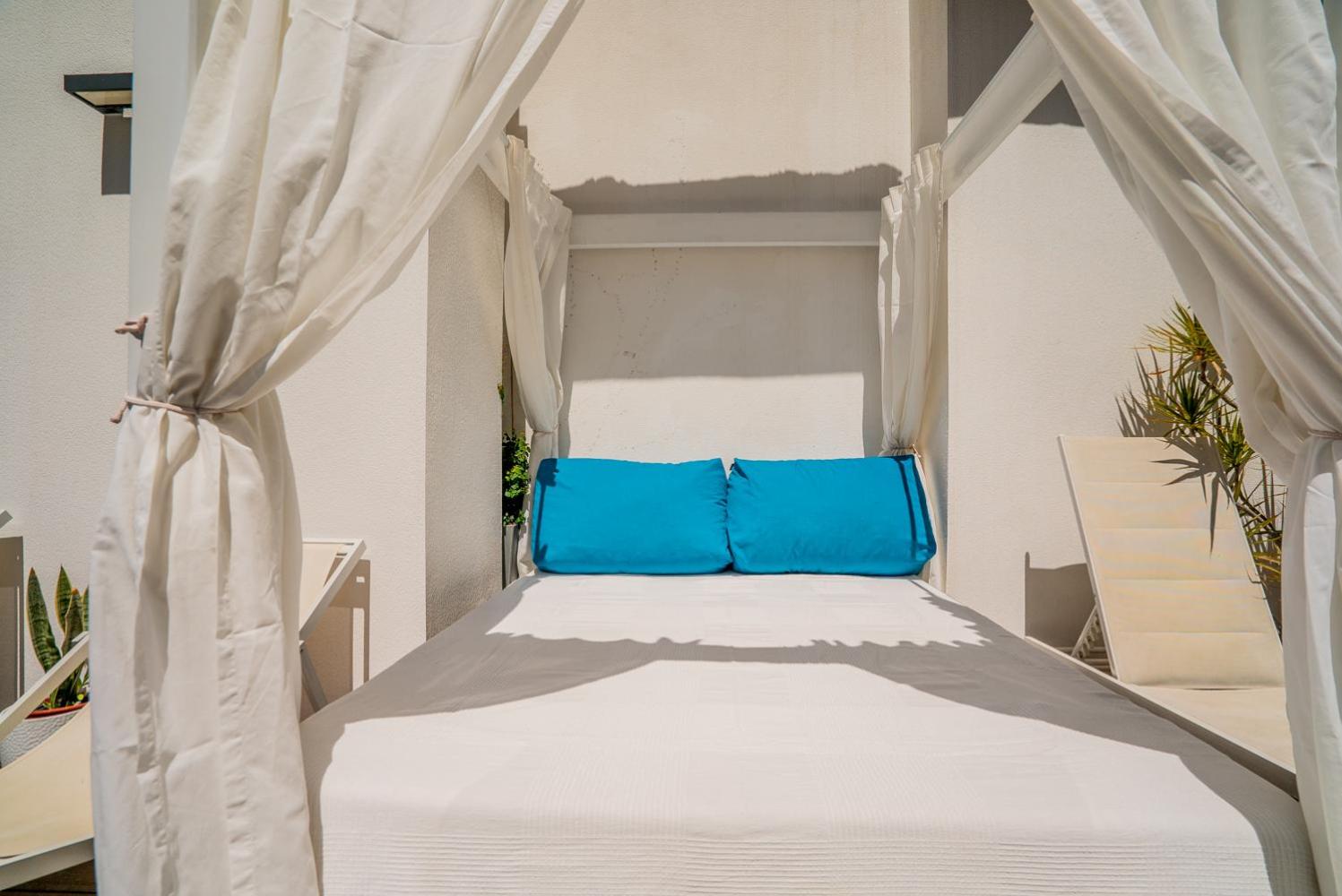 VLVilla - Villa de lujo en Valencia con piscina privada y sala de cine
