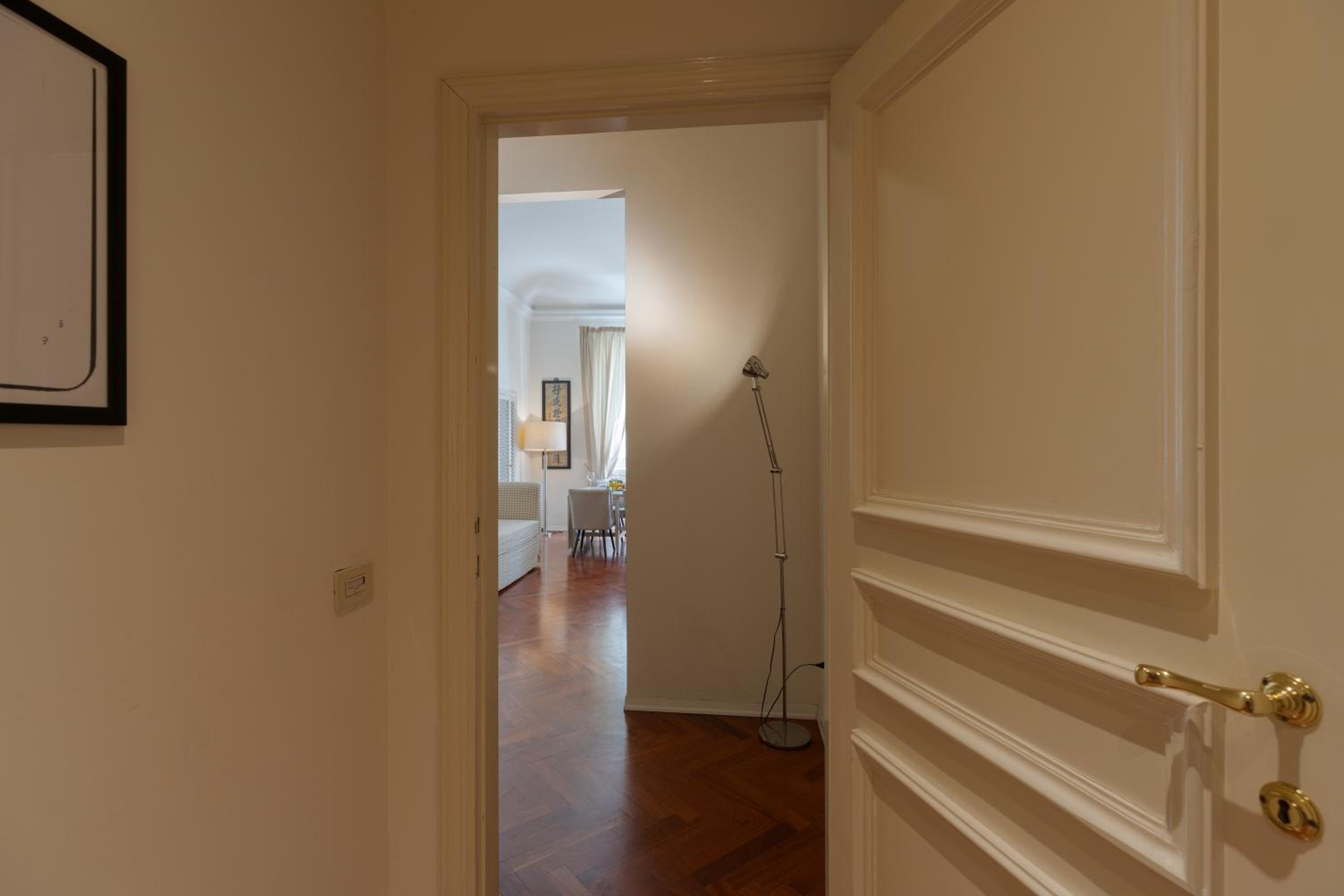 Big apartment a stone's throw from the Duomo