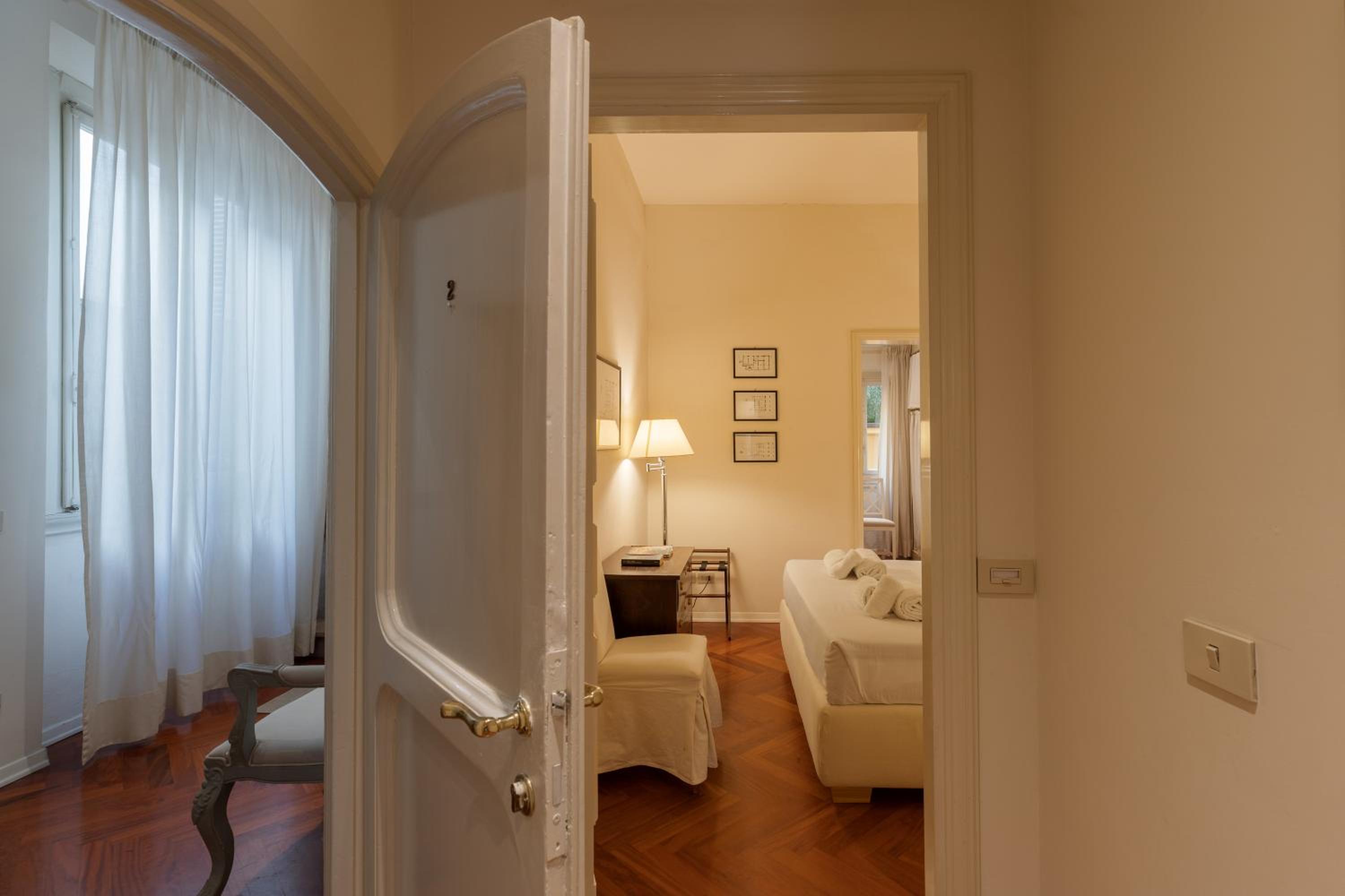 Big apartment a stone's throw from the Duomo