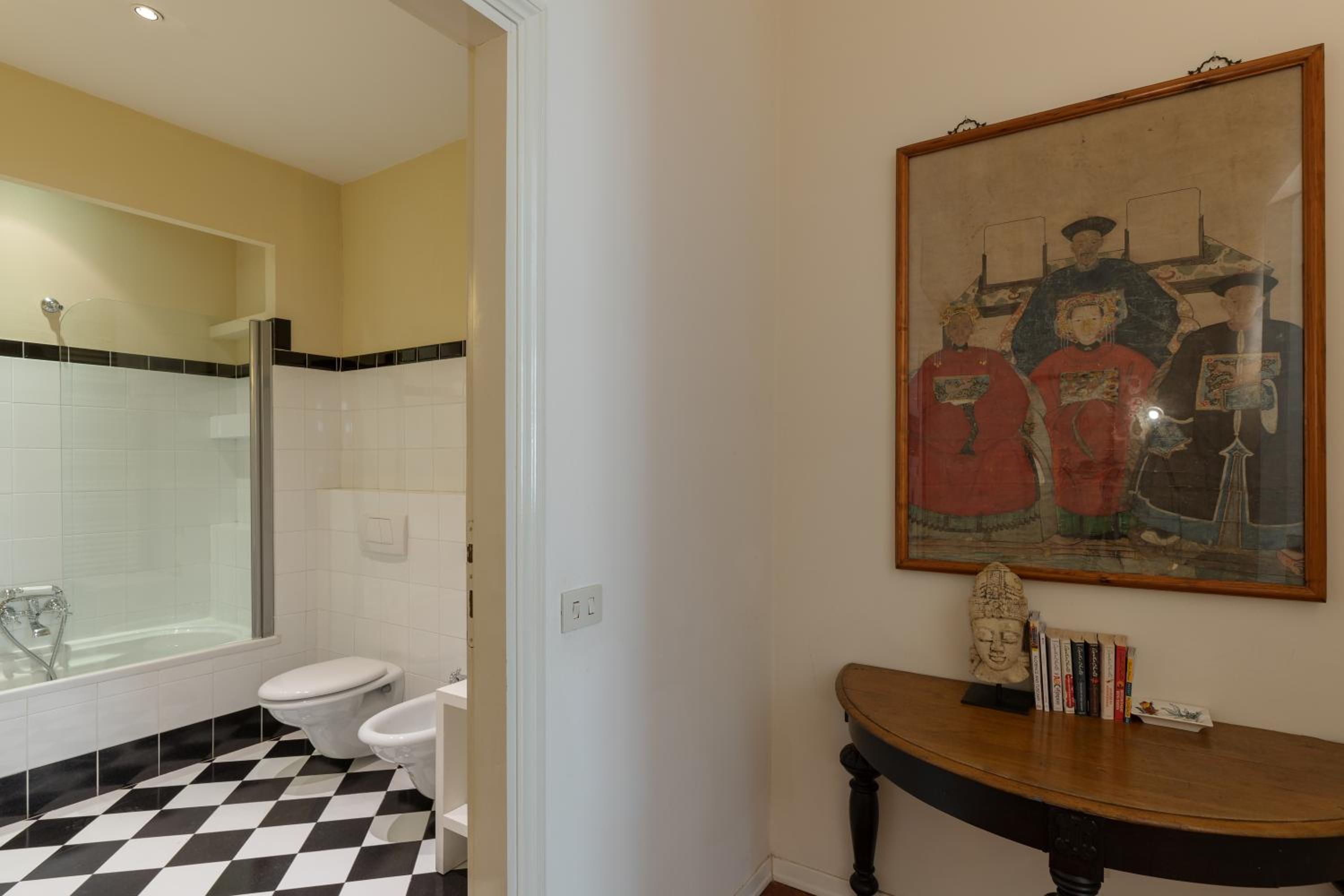 Big apartment a stone's throw from the Duomo