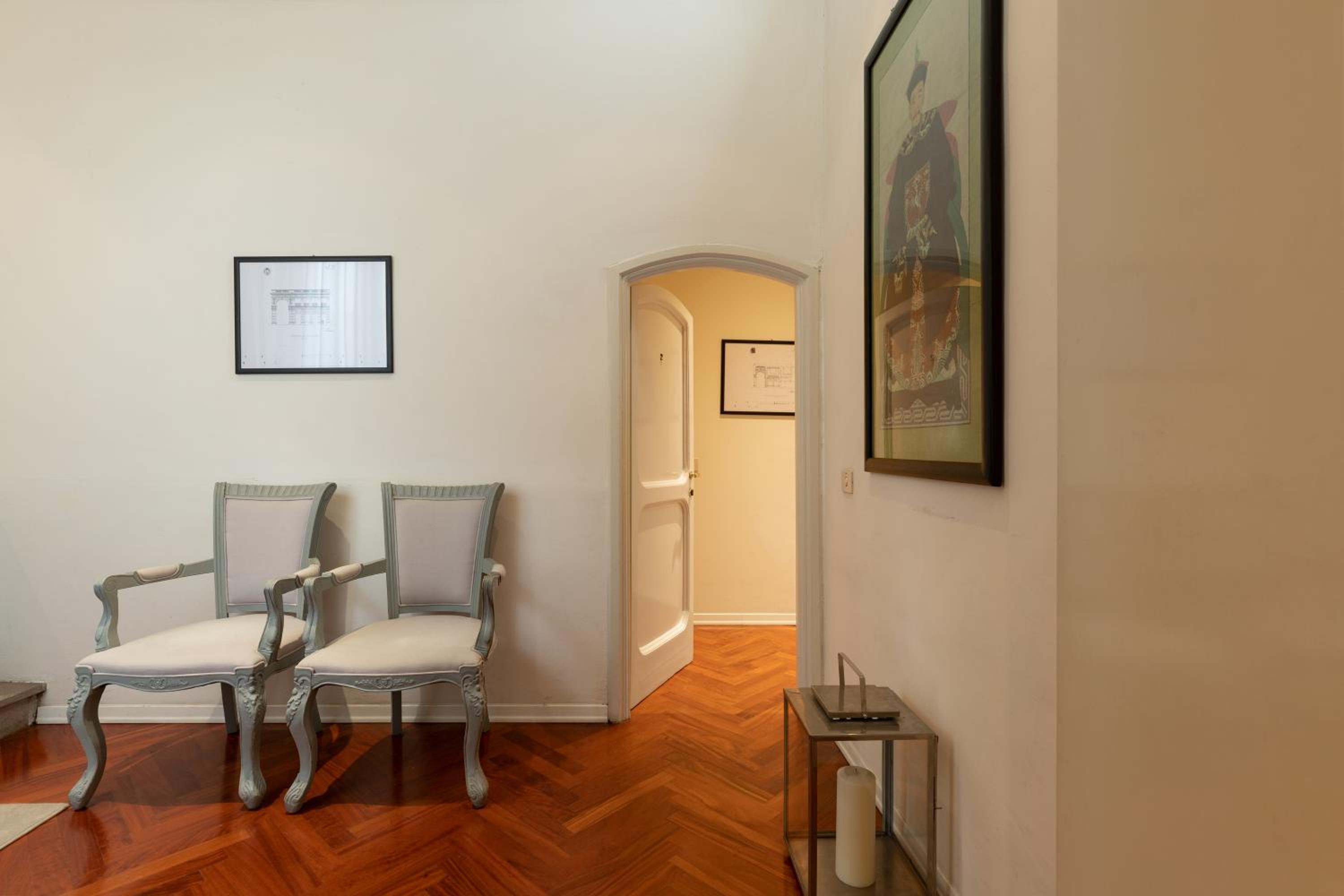 Big apartment a stone's throw from the Duomo