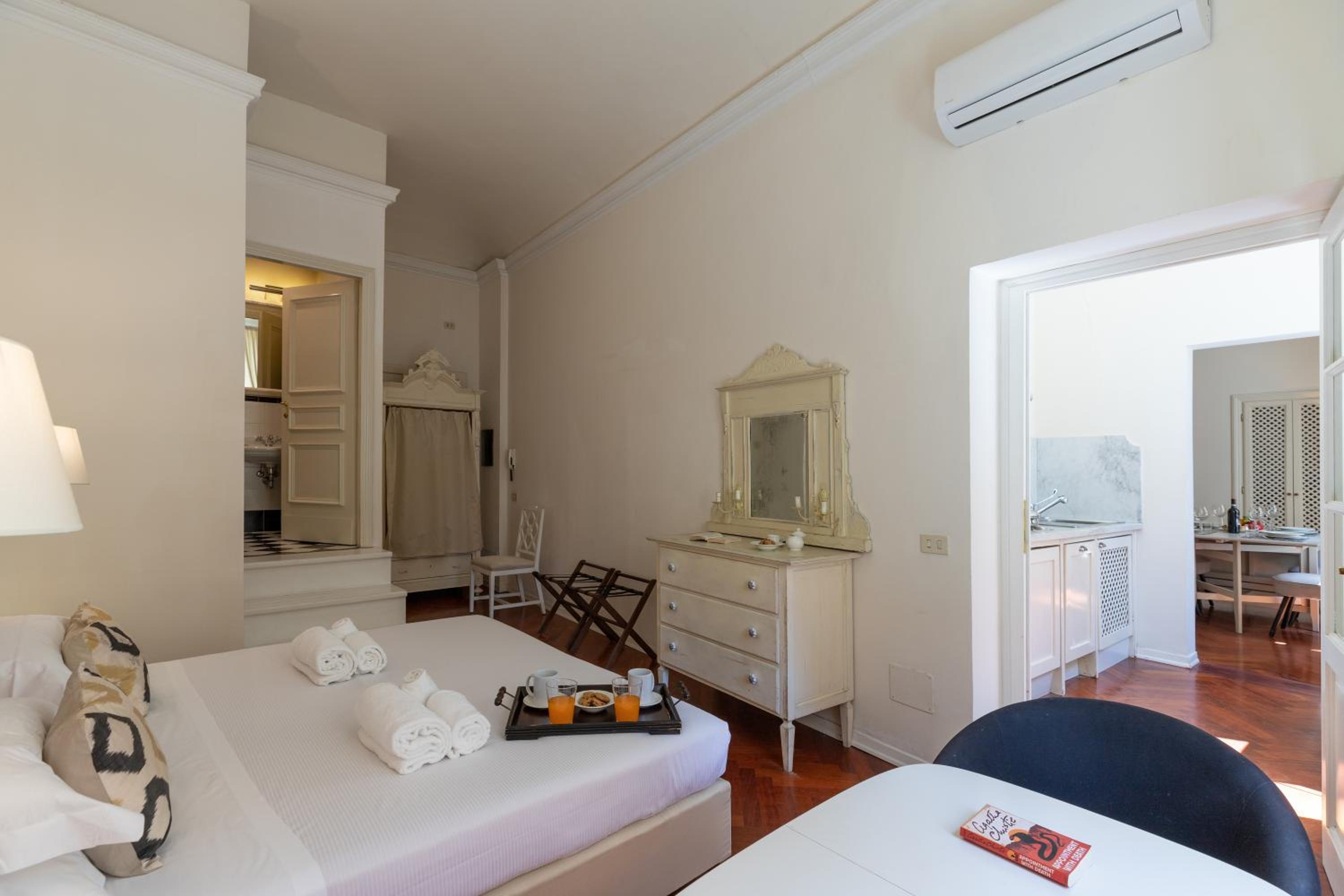 Big apartment a stone's throw from the Duomo