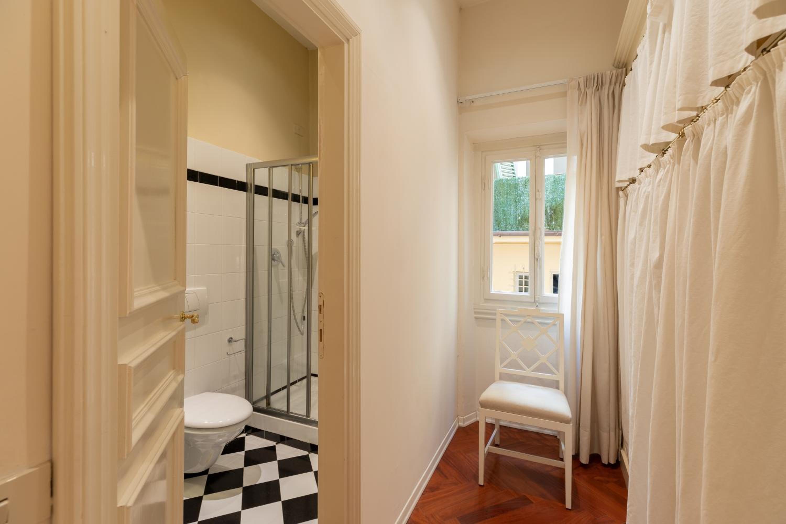 Big apartment a stone's throw from the Duomo