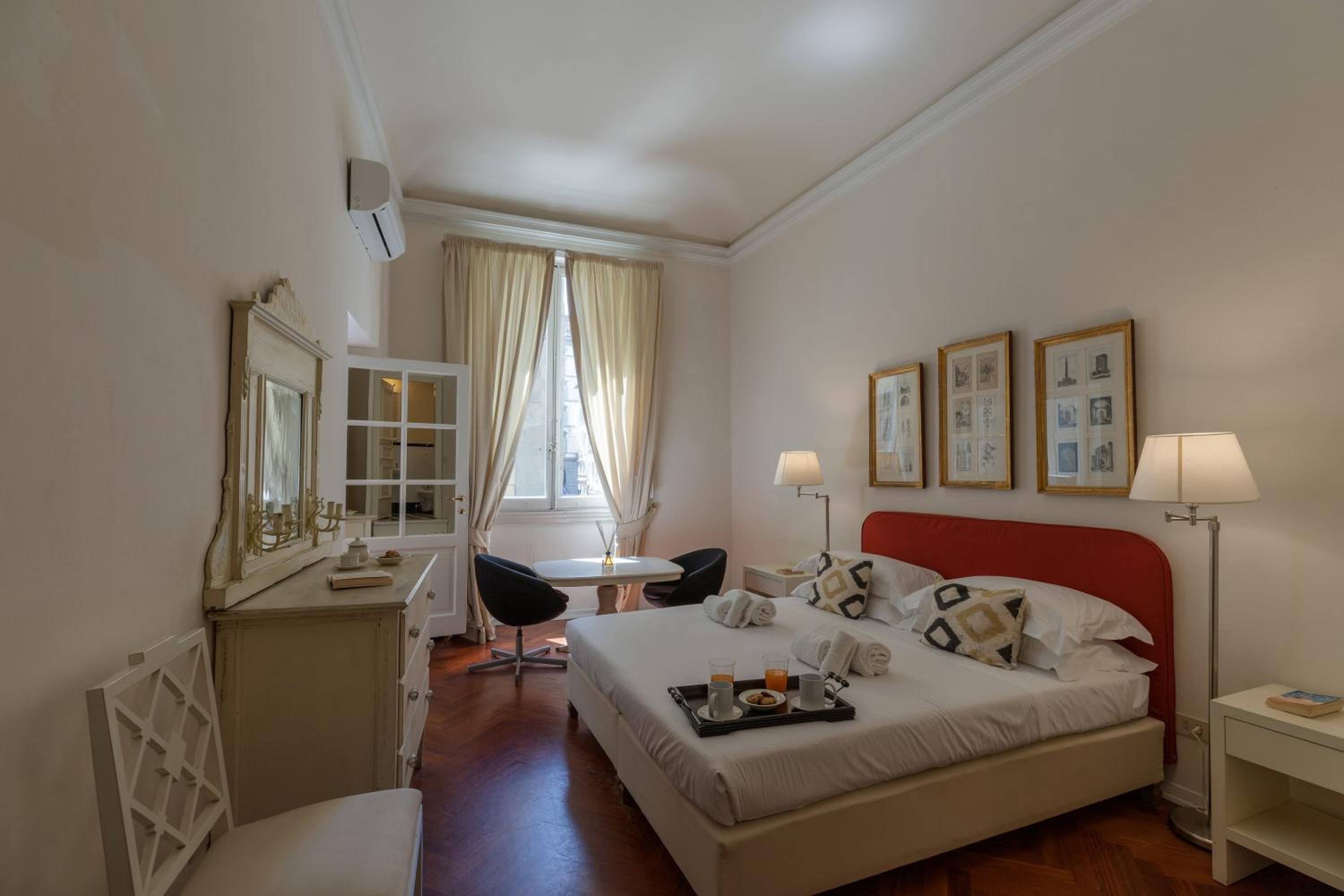 Big apartment a stone's throw from the Duomo