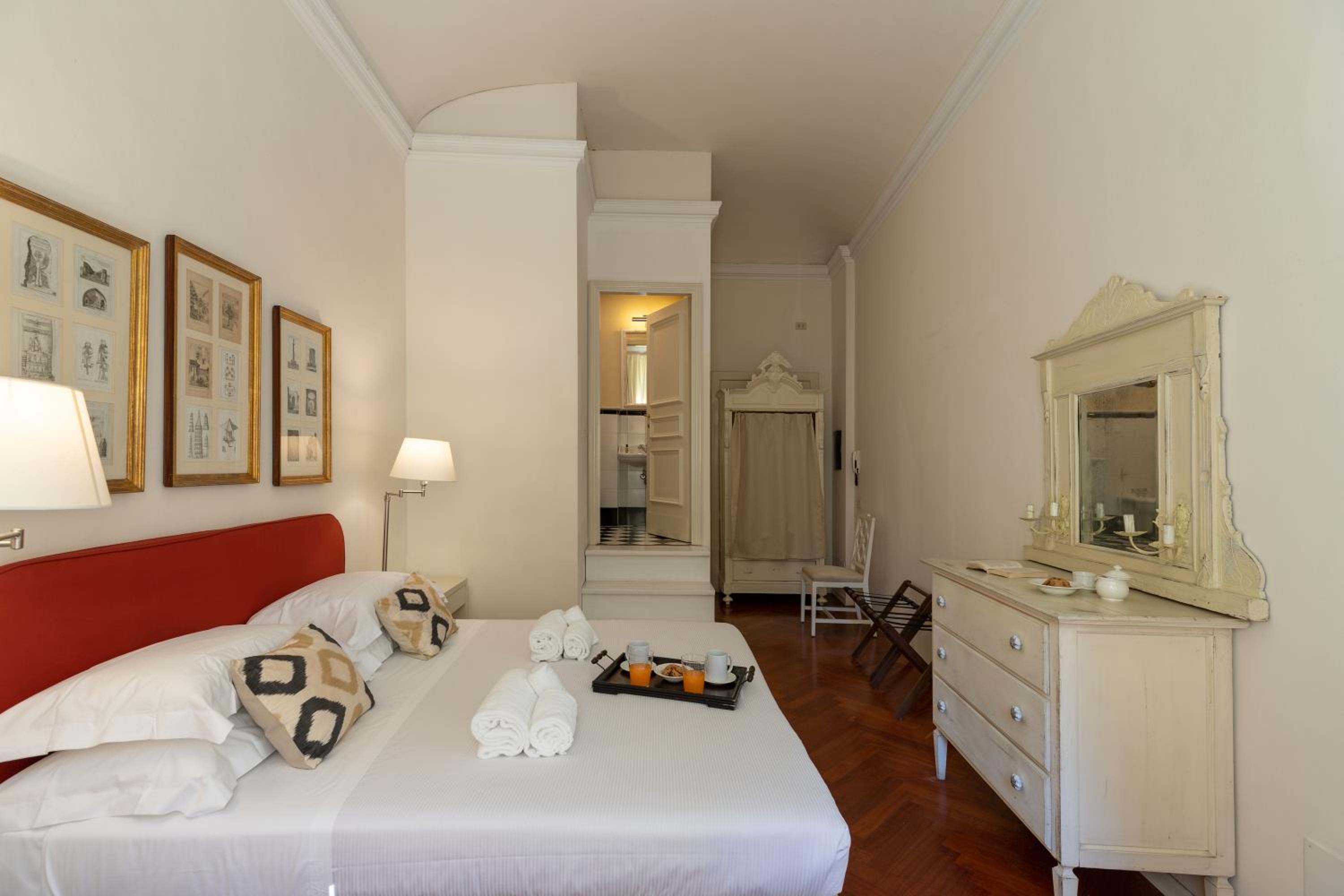 Big apartment a stone's throw from the Duomo