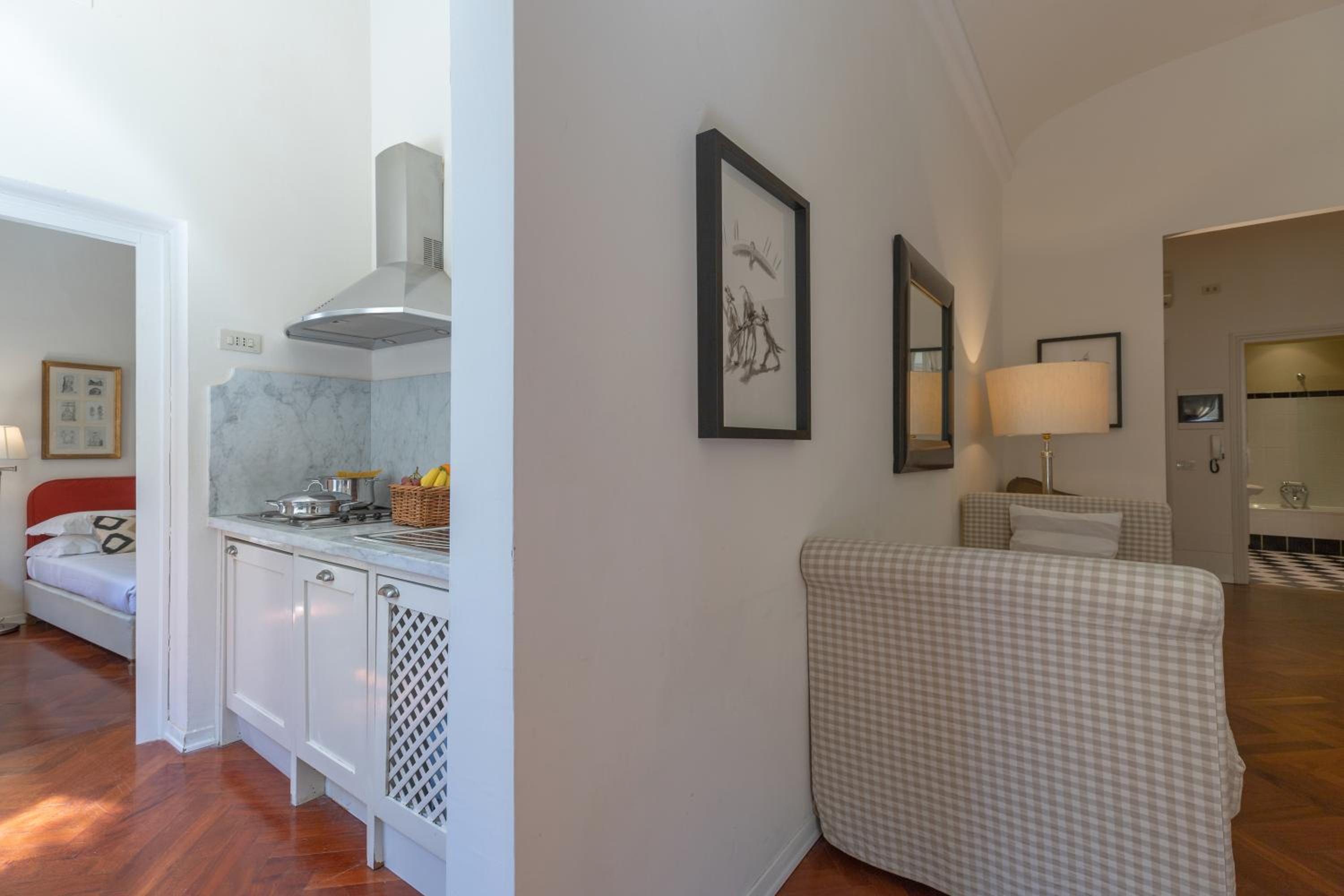 Big apartment a stone's throw from the Duomo