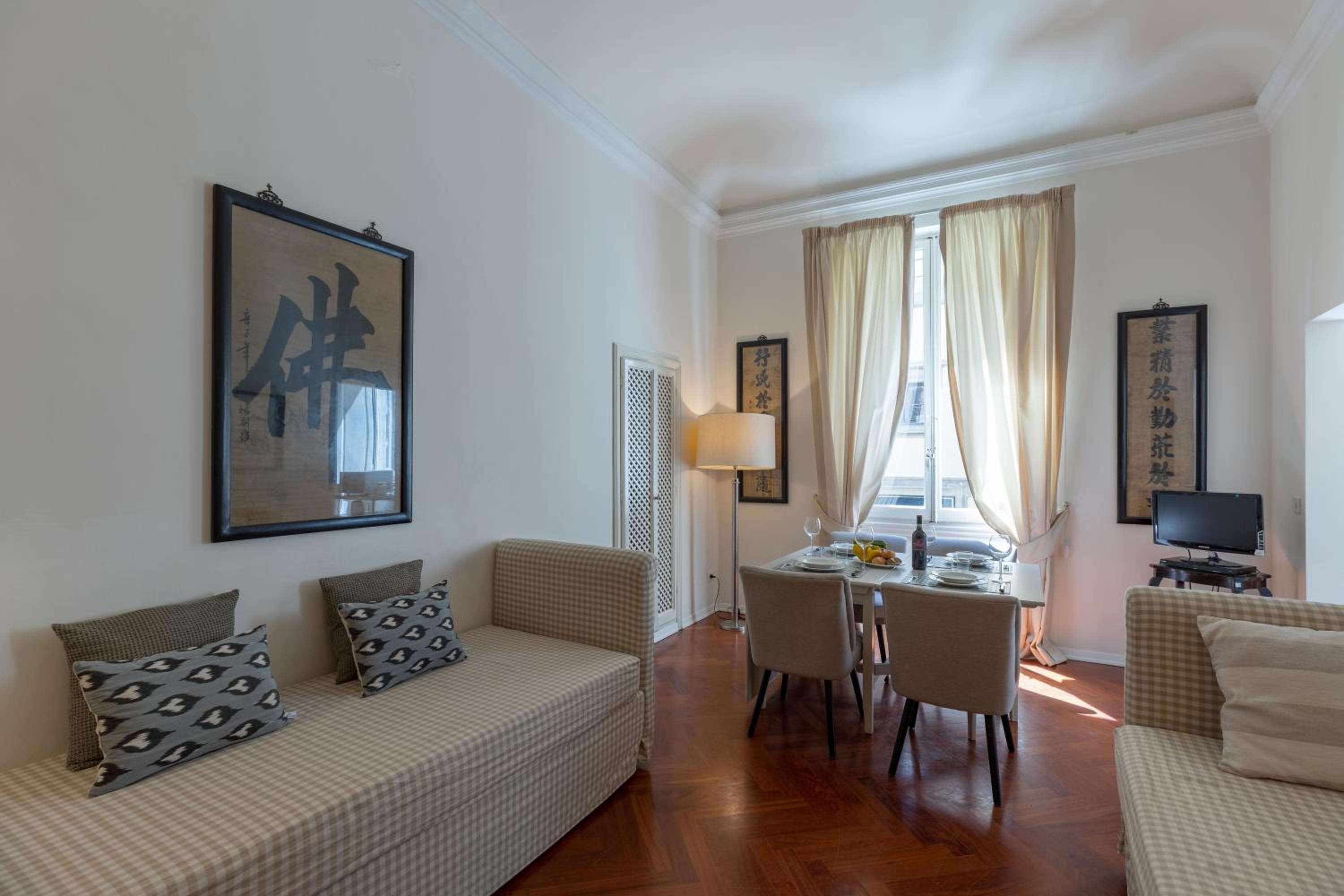 Big apartment a stone's throw from the Duomo