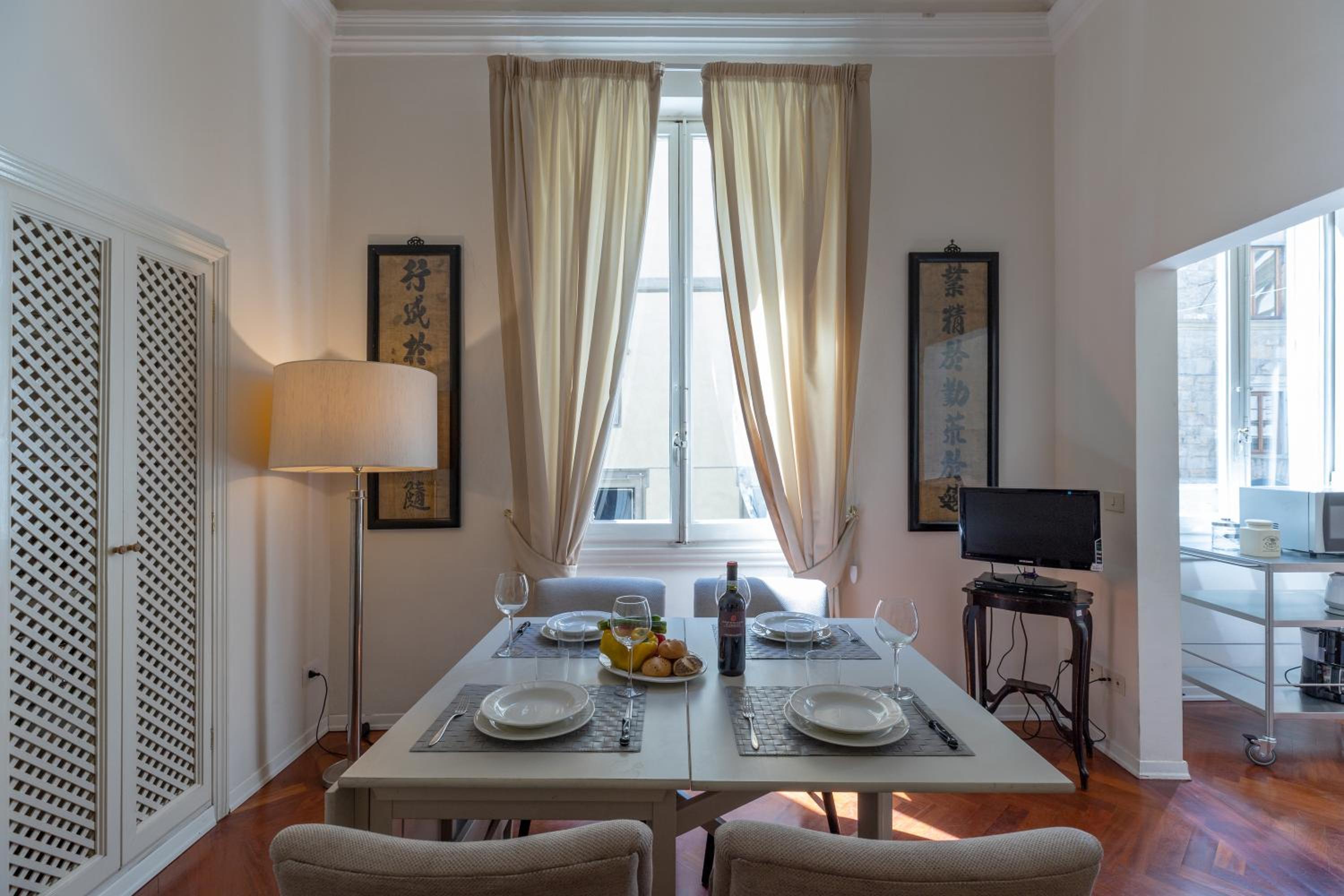 Big apartment a stone's throw from the Duomo