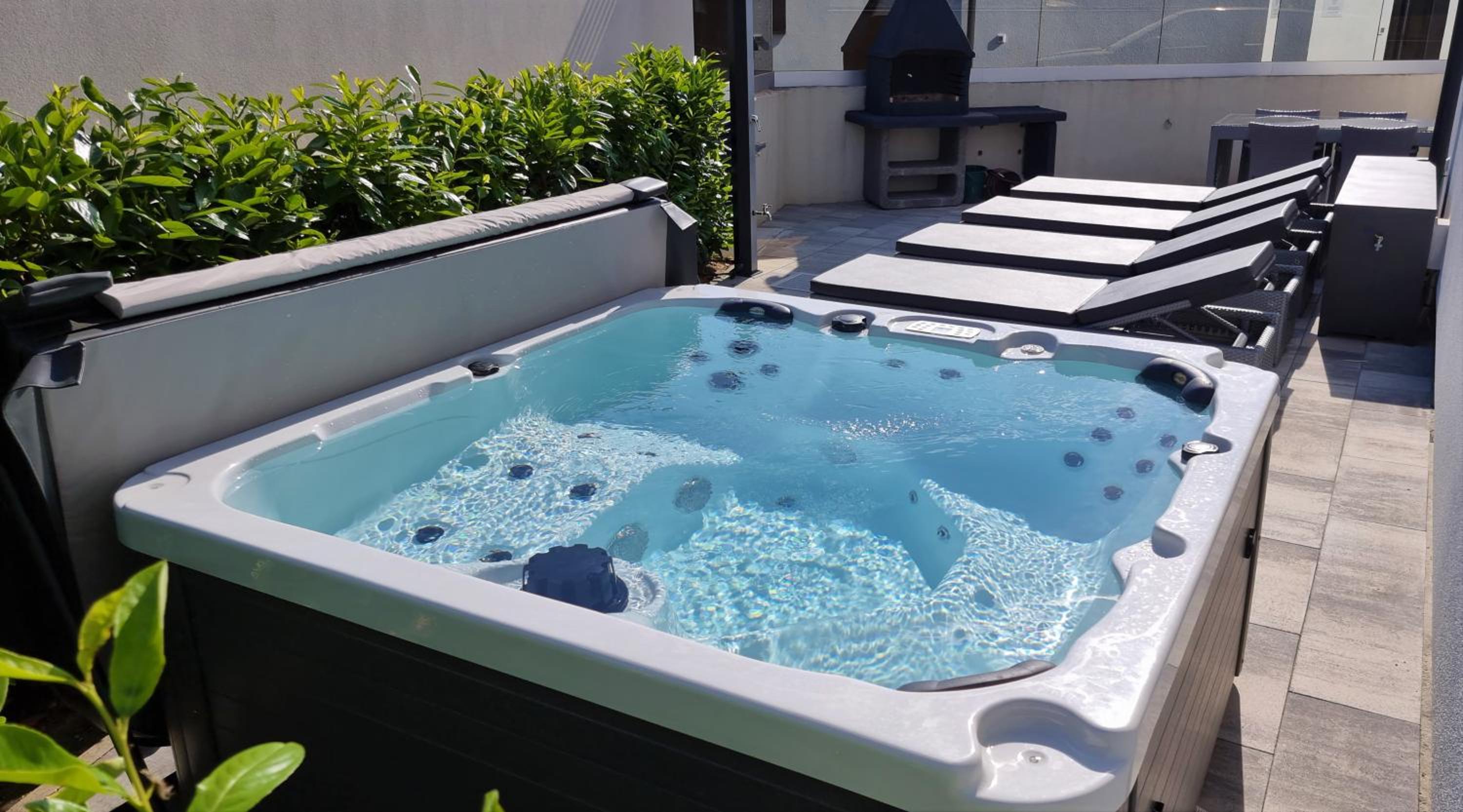 BARTOL LUXURY APARTMENTS KRK Croatia, with own HOT TUB - WHIRLPOOL view 4