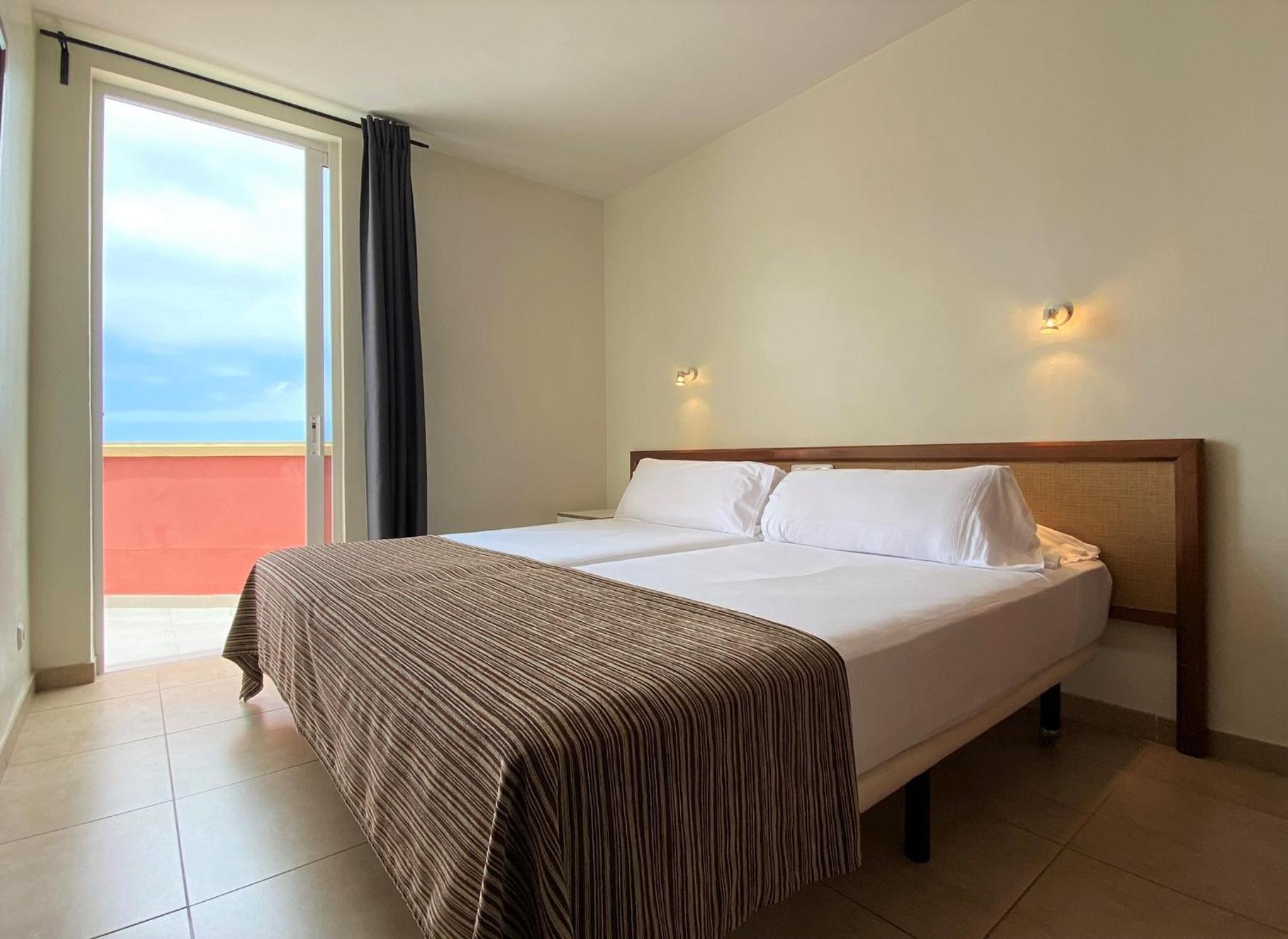 Laguna Park 2 en Adeje — hotel room