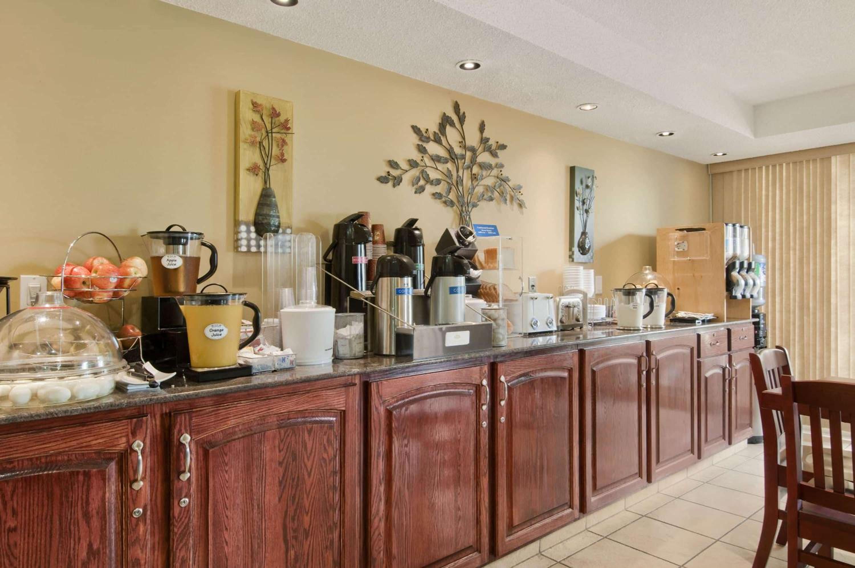 Nanaimo Vacations - Travelodge by Wyndham Nanaimo - Property Image 2