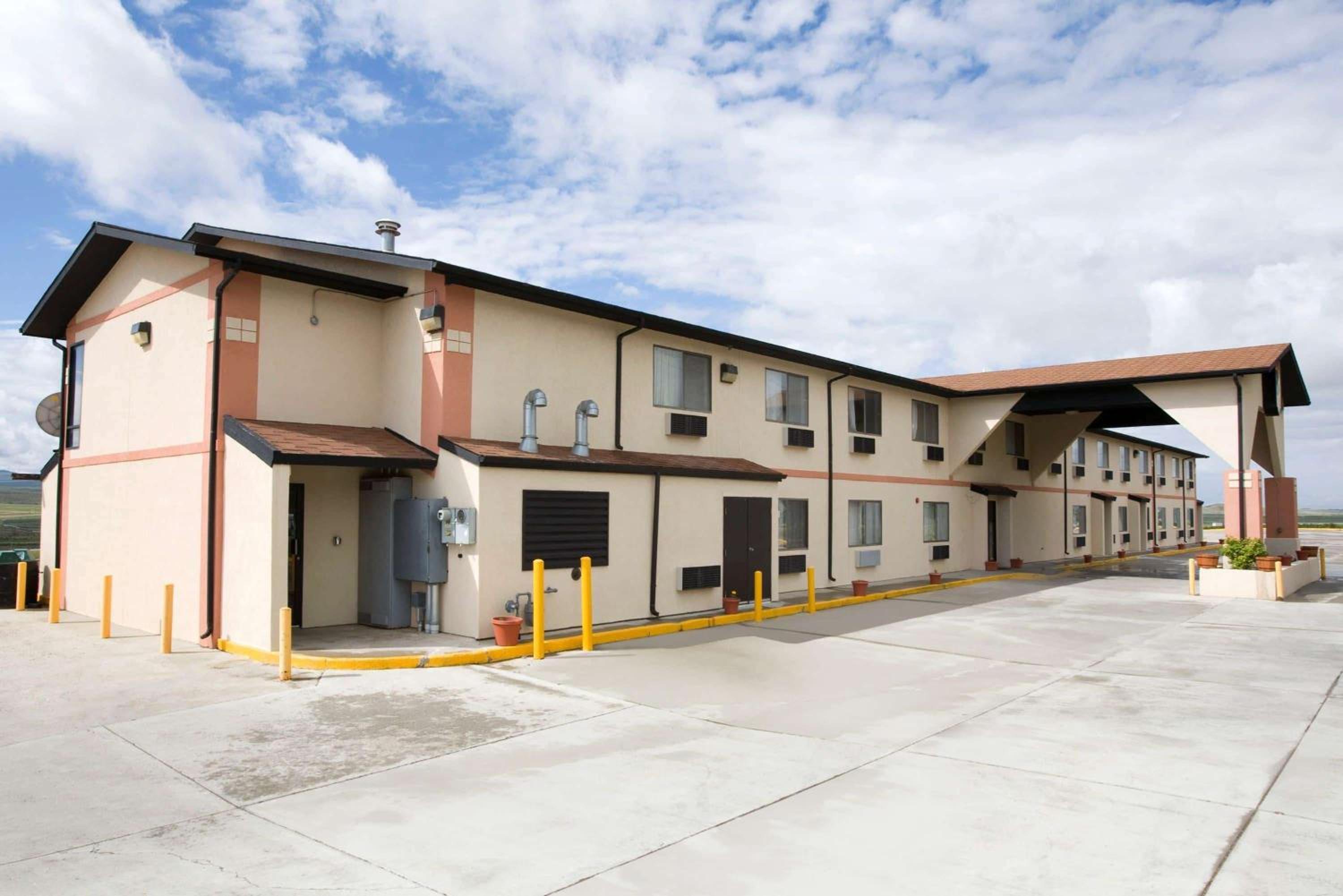 Rawlins Vacations - Super 8 by Wyndham Rawlins Wyoming - Property Image 3