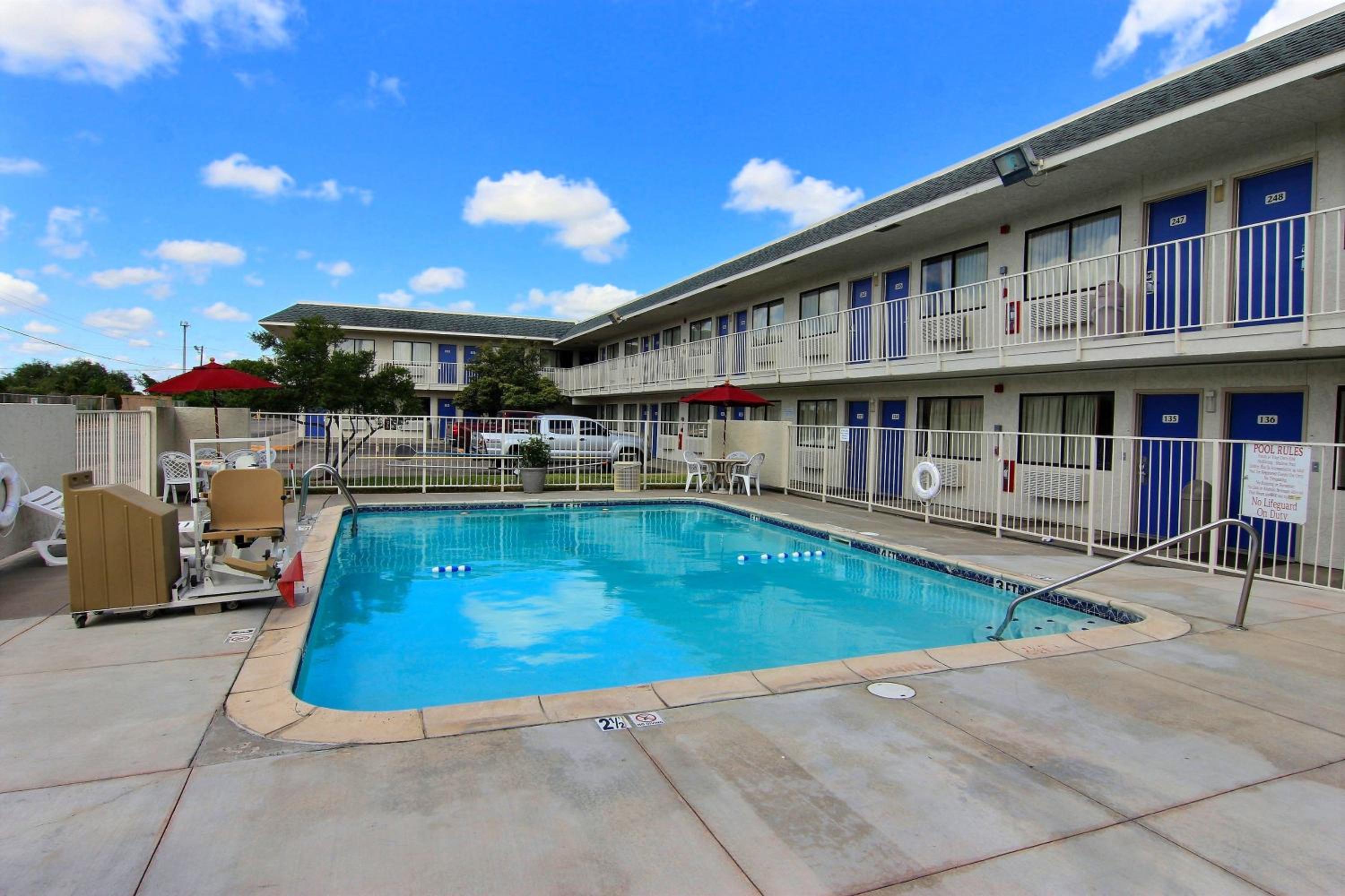 Motel 6-Kingsville, TX