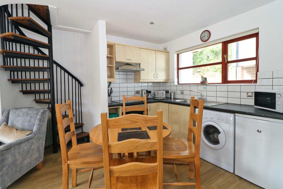 WATERSIDE cottage view 4