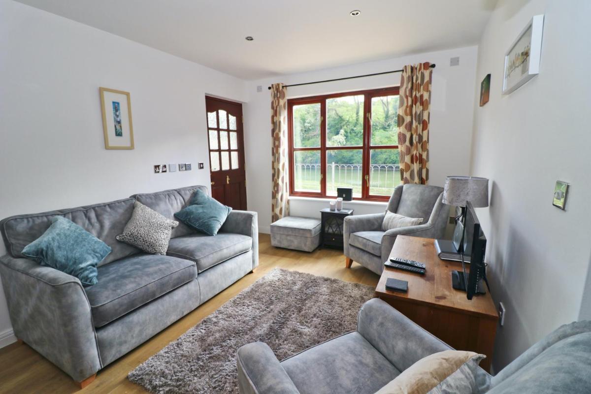 WATERSIDE cottage view 3