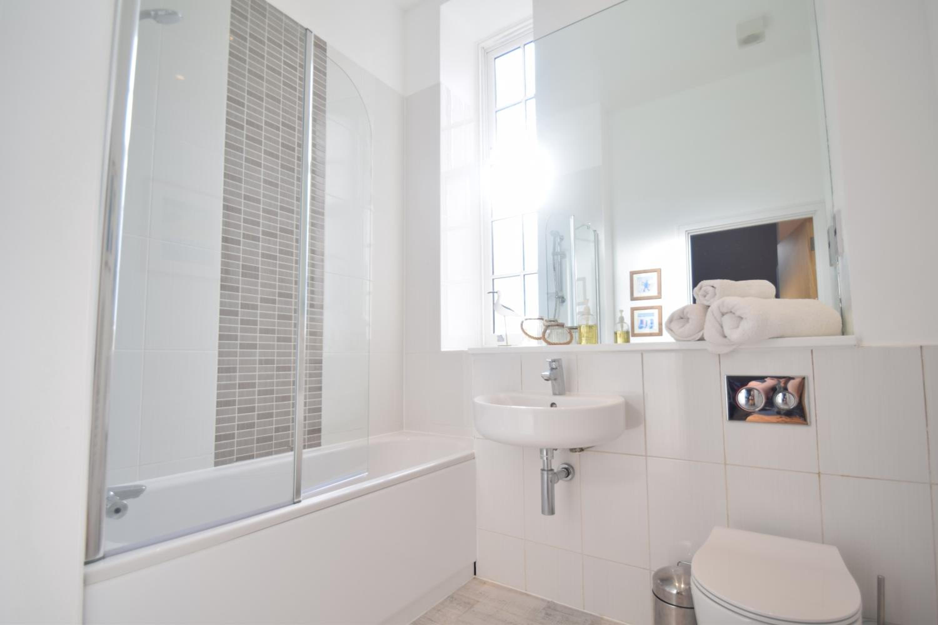 Beautiful flat in luxury Graylingwell development view 2