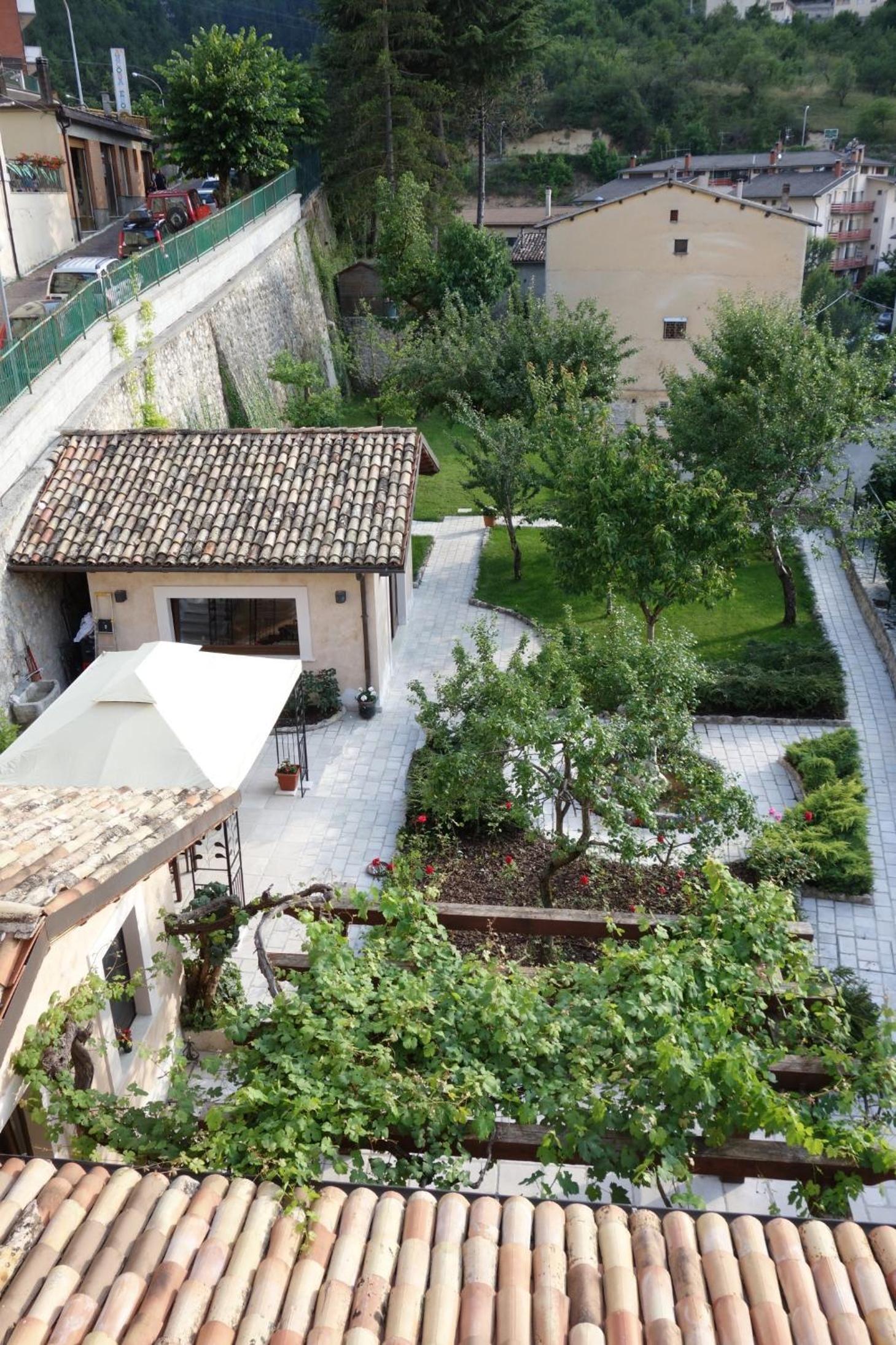 Antica Dimora Fuori Le Mura B&B view 3