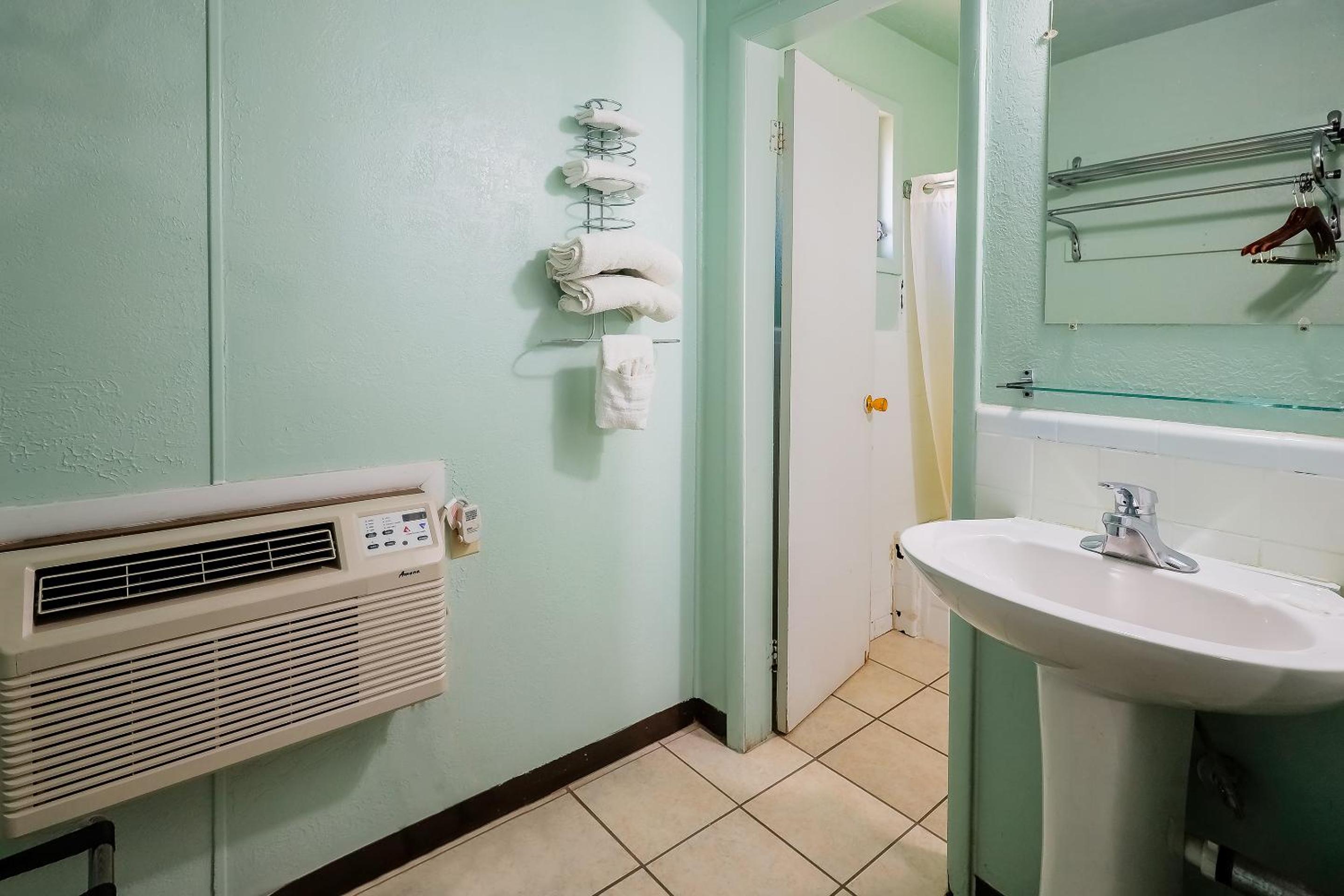 Destin Vacations - Route 66 Inn of Santa Rosa, NM - Property Image 4