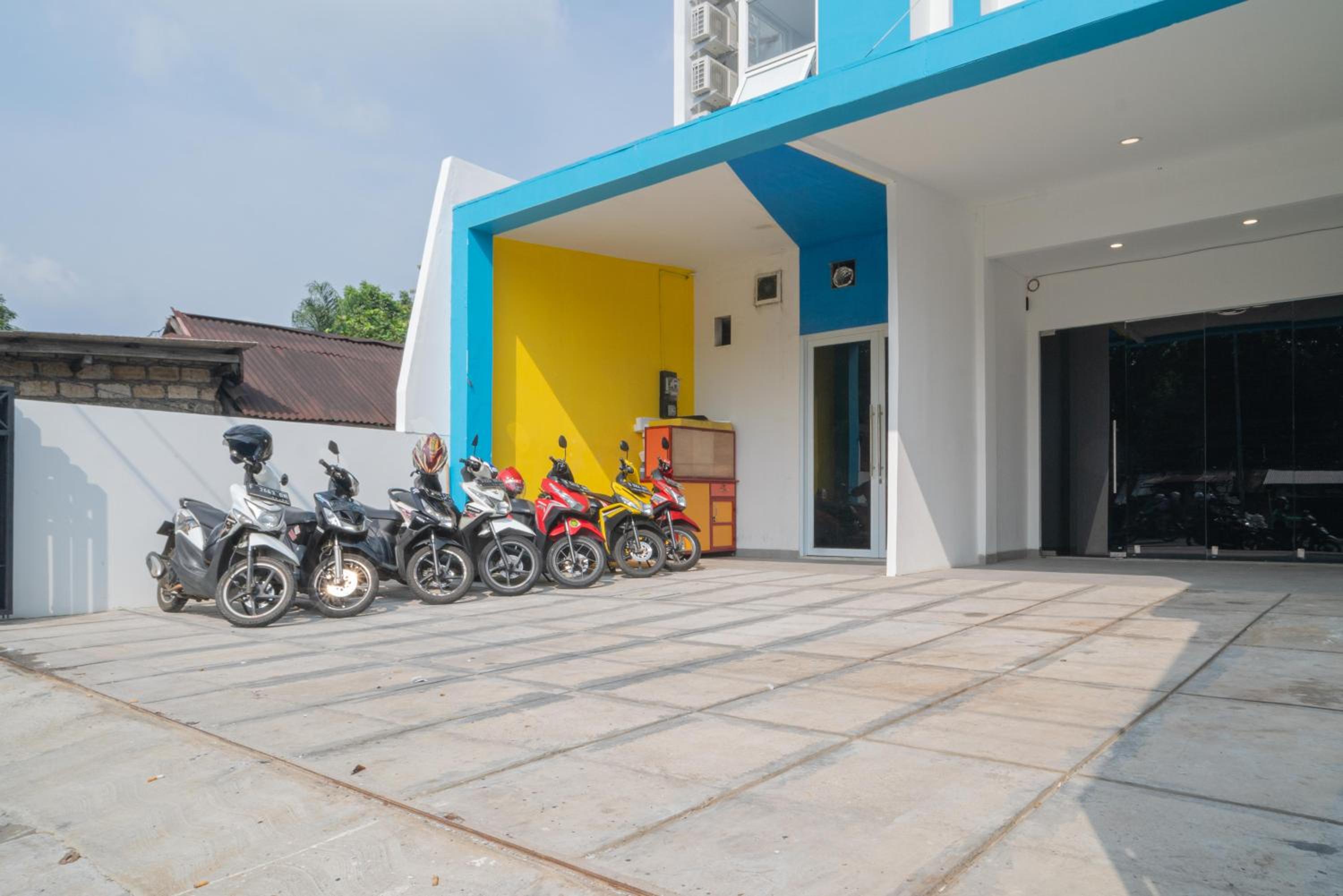 RedDoorz at Golden Averis Cibuluh Bogor view 5