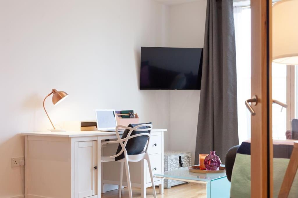 Oxford Vacations - Oxfordshire Living - The Tolkien Apartment - Oxford - Property Image 2