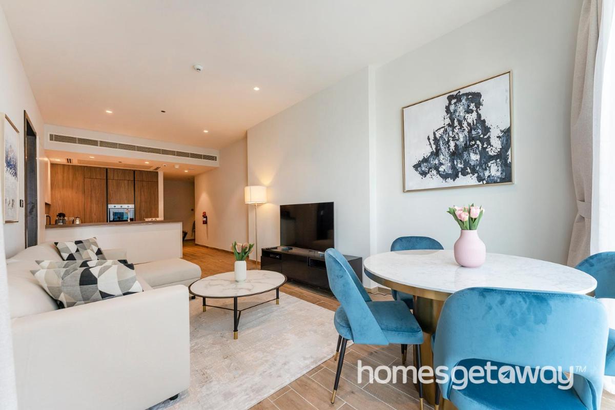 HomesGetaway -1BR Brand New Apartment in Jumeirah Living Marina Gate