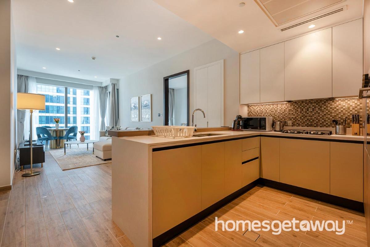 HomesGetaway -1BR Brand New Apartment in Jumeirah Living Marina Gate