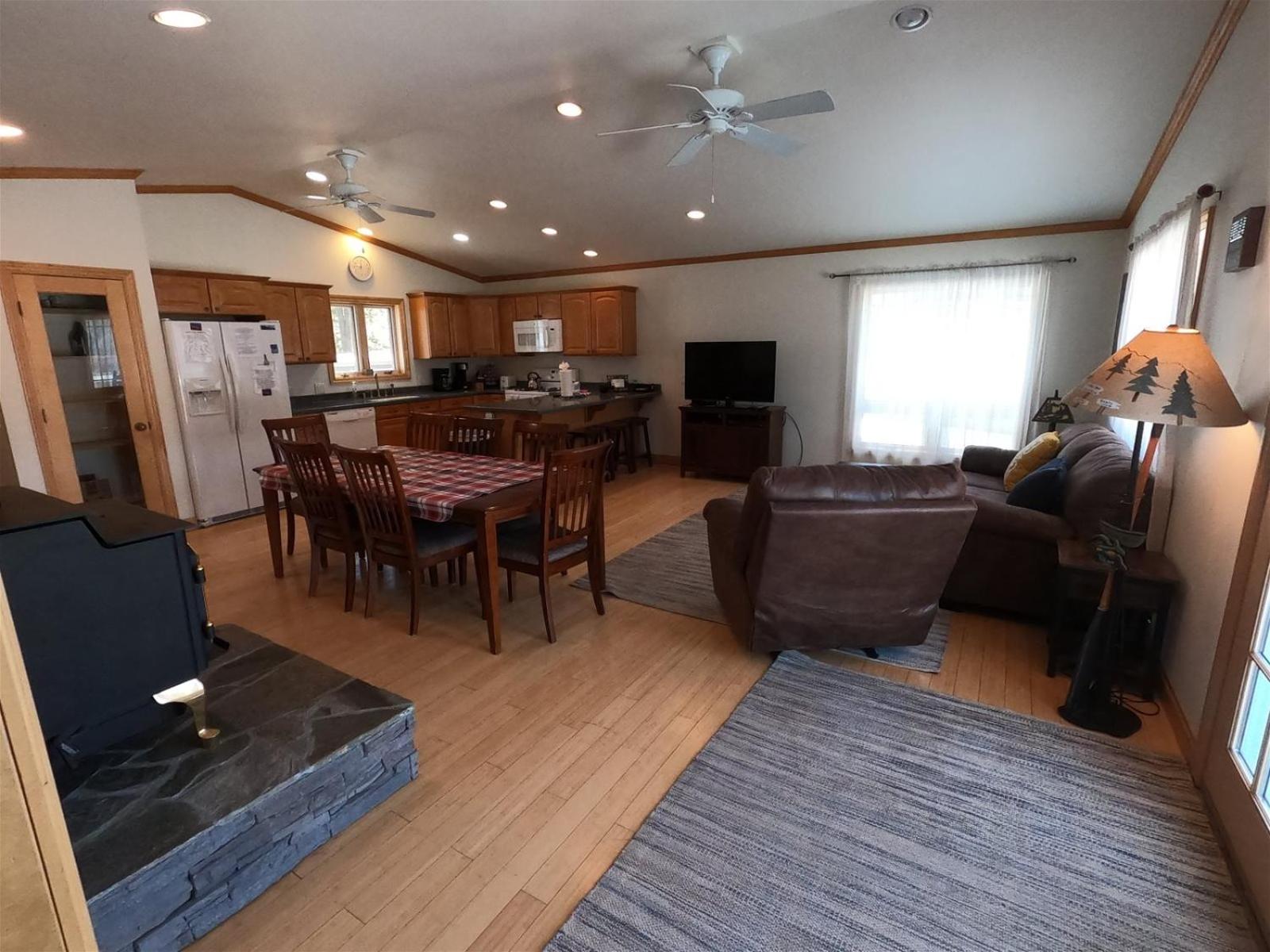 Rr-johnson Suite view 3