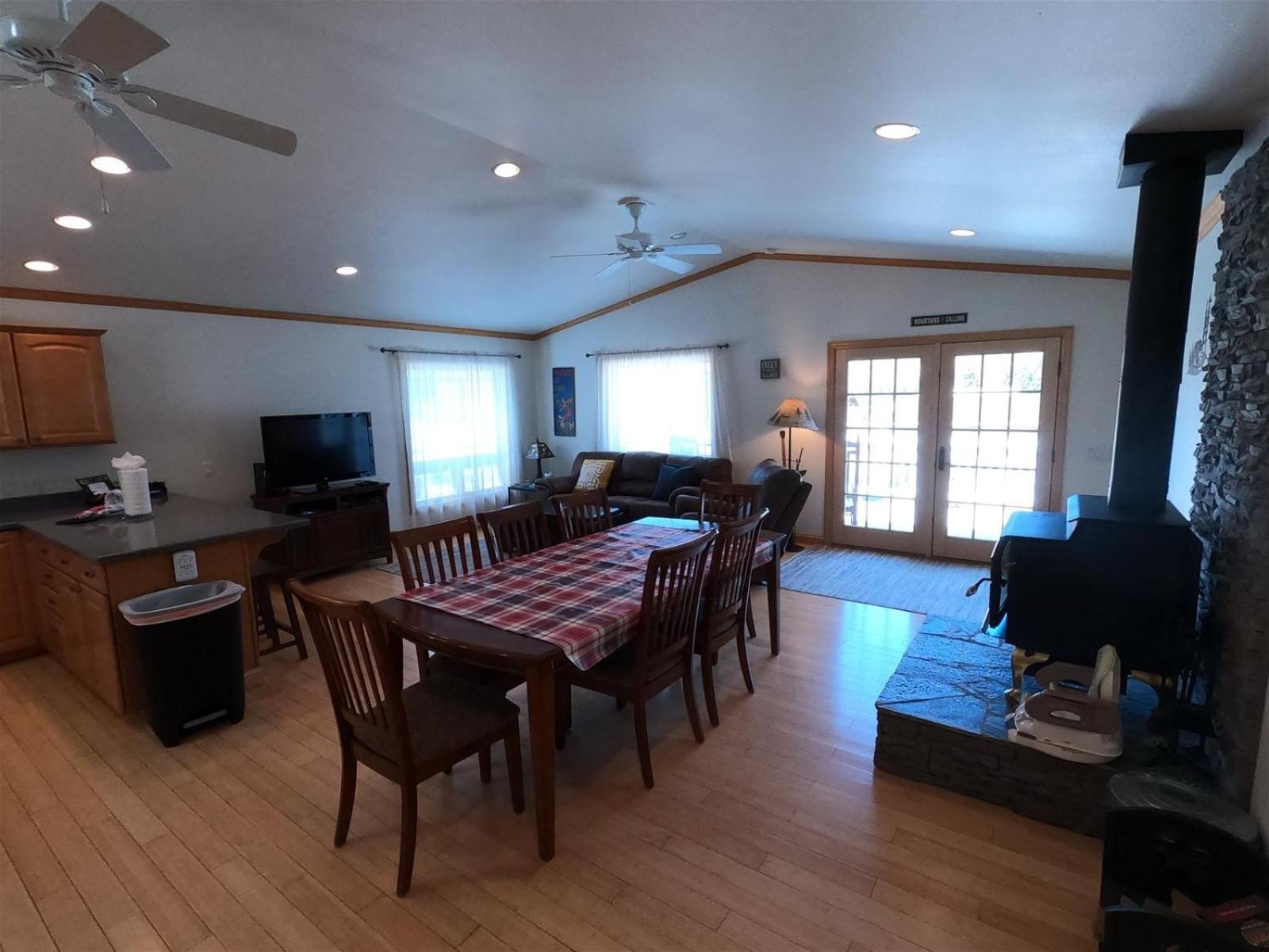 Rr-johnson Suite view 5