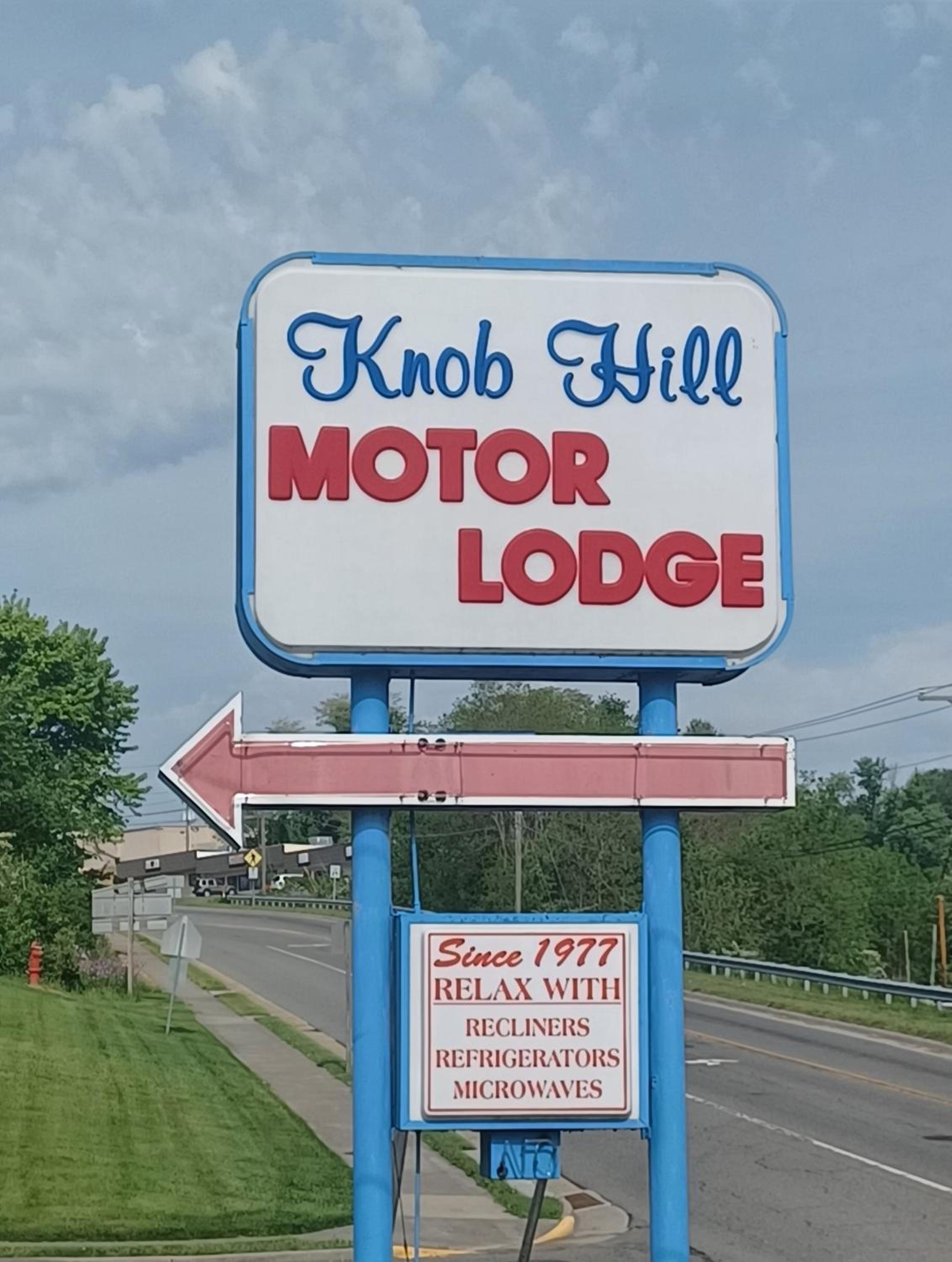 Hillsville Vacations - Knob Hill Motor Lodge - Property Image 6
