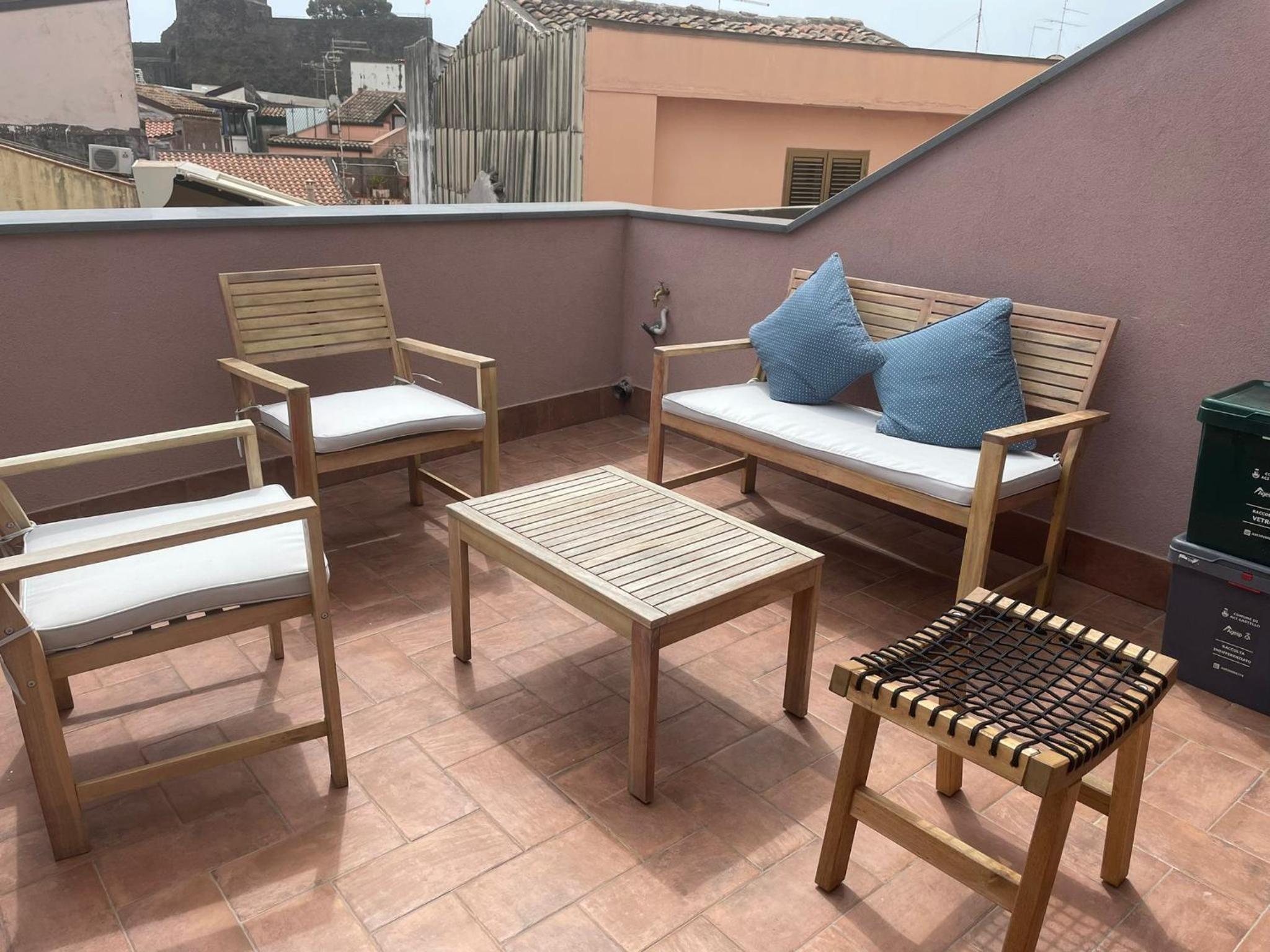 donna serena Aci Castello view 5