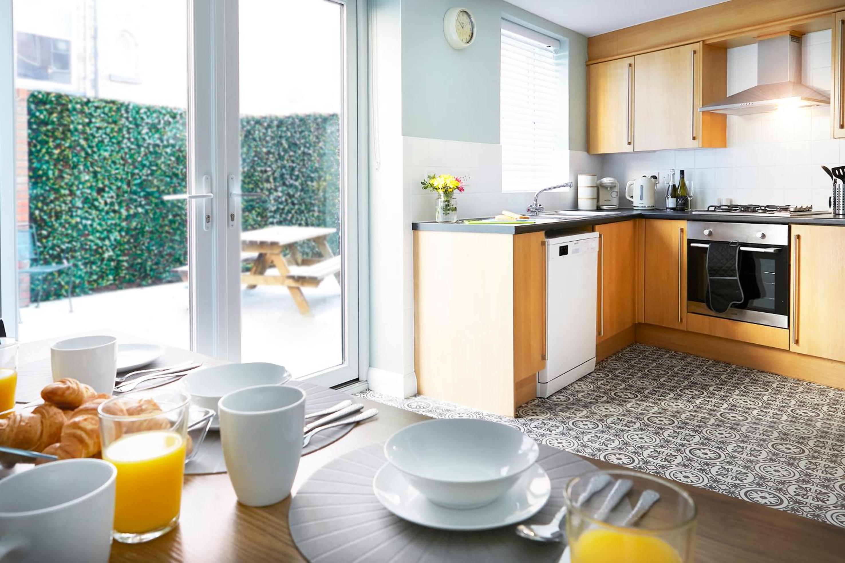 Charming 4-bed Townhouse on South Cliff view 5