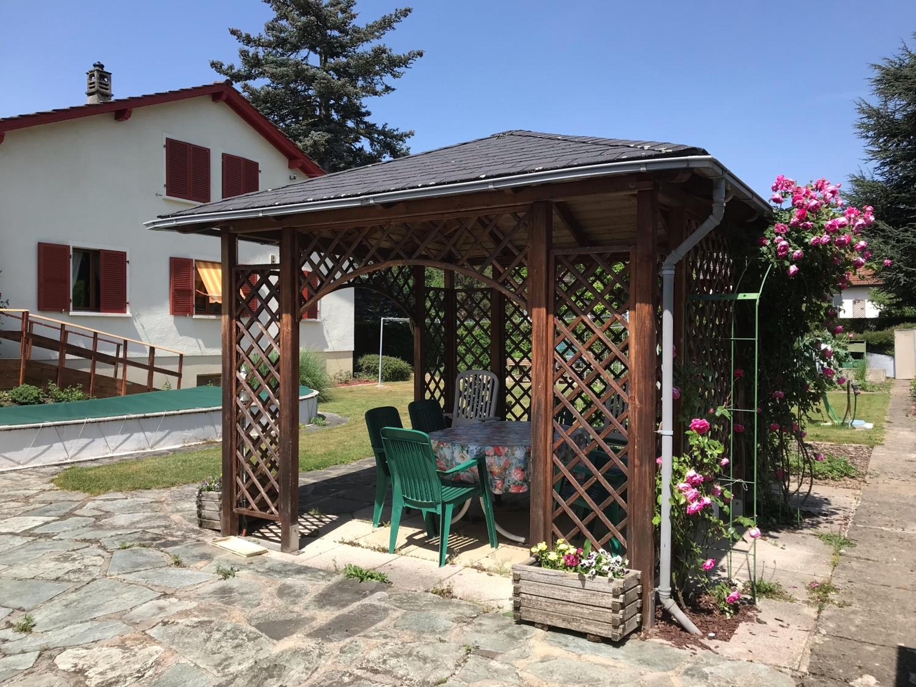Lindo Lugar - just a 7 minute walk from the airport
