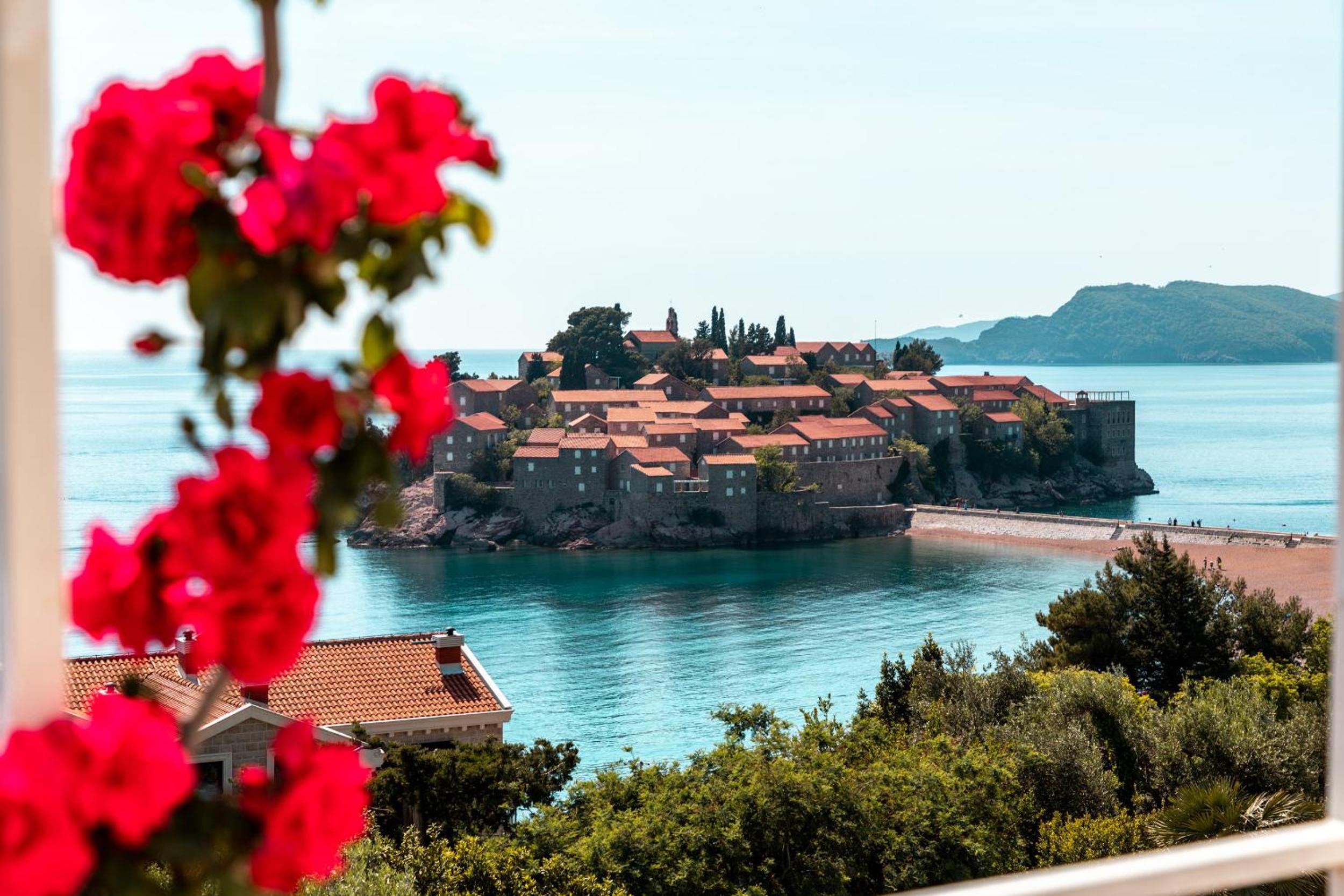 Sun Rose Apartments Sveti Stefan view 4