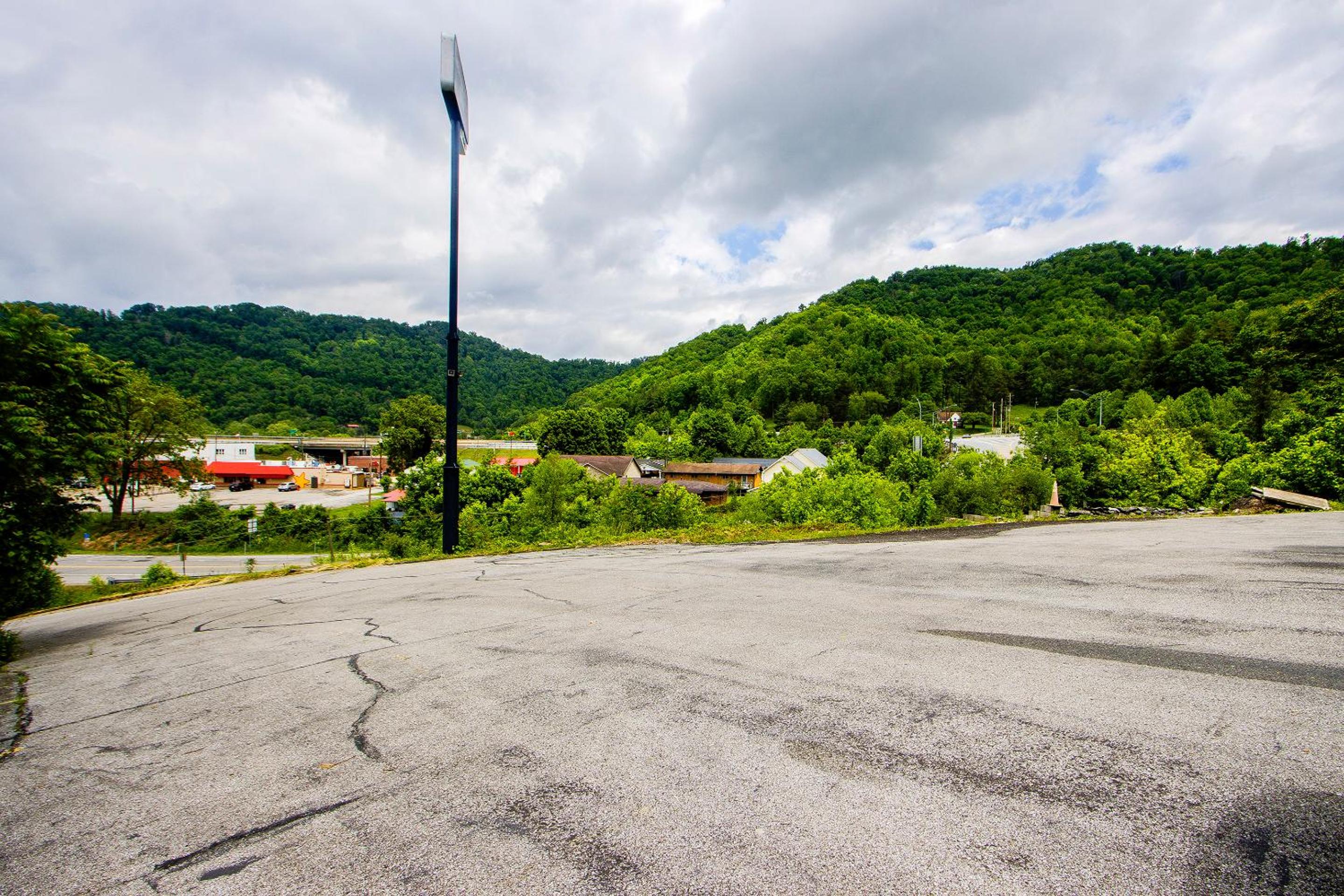 OYO Hotel Chapmanville Inn, WV - Hwy 119