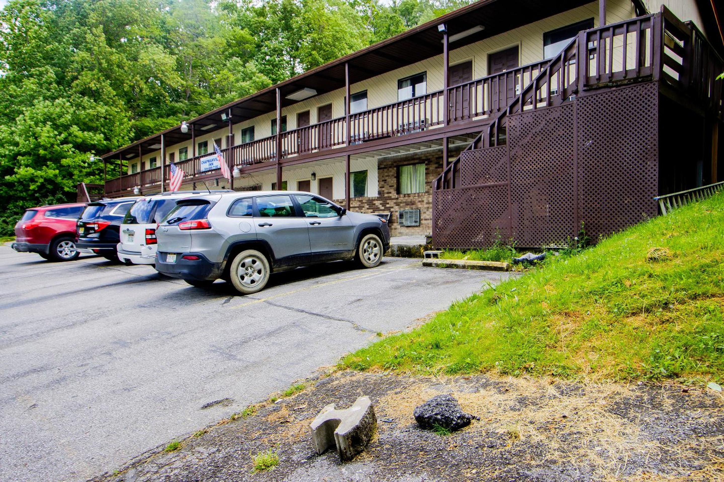 OYO Hotel Chapmanville Inn, WV - Hwy 119