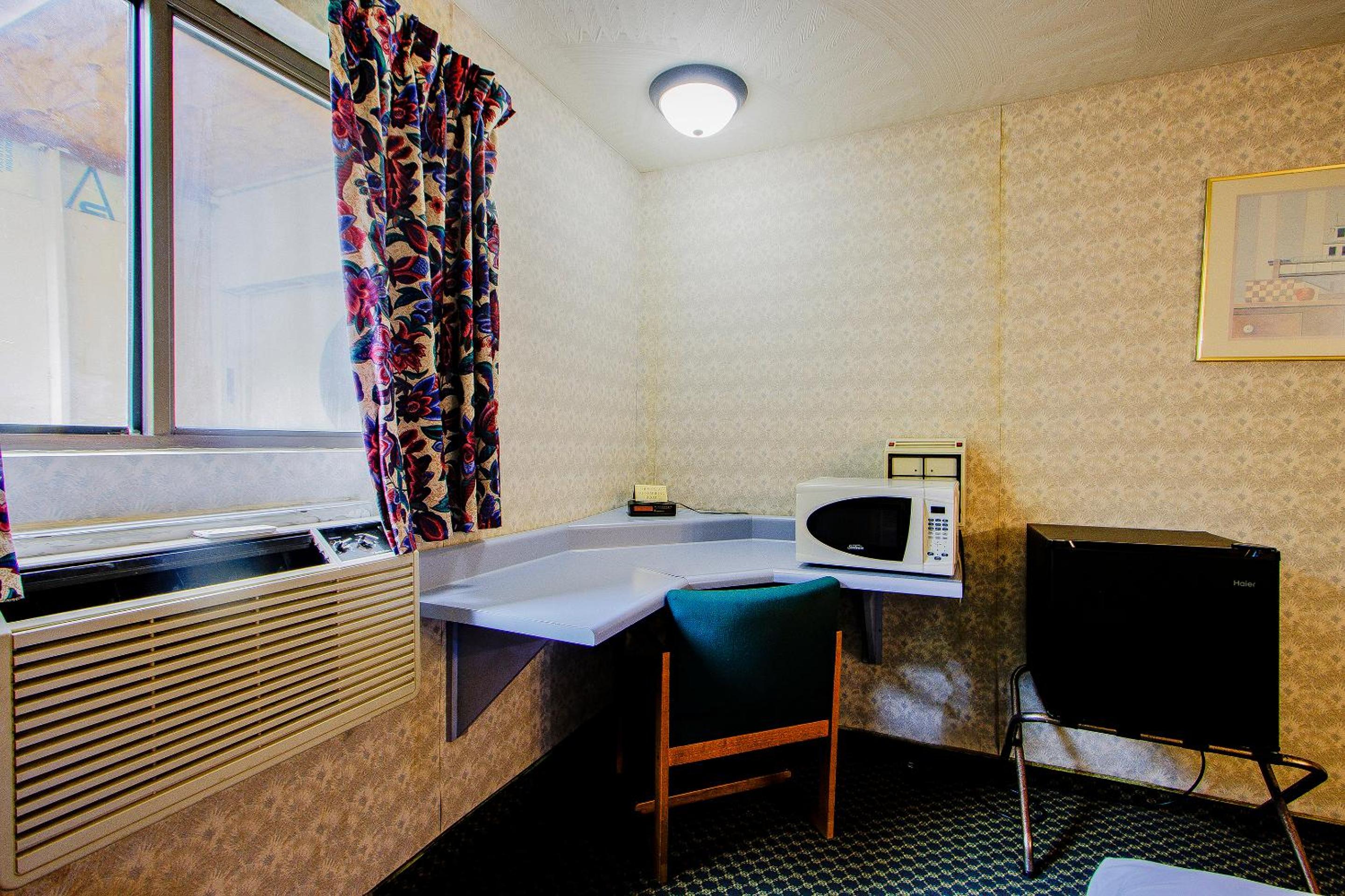 OYO Hotel Chapmanville Inn, WV - Hwy 119