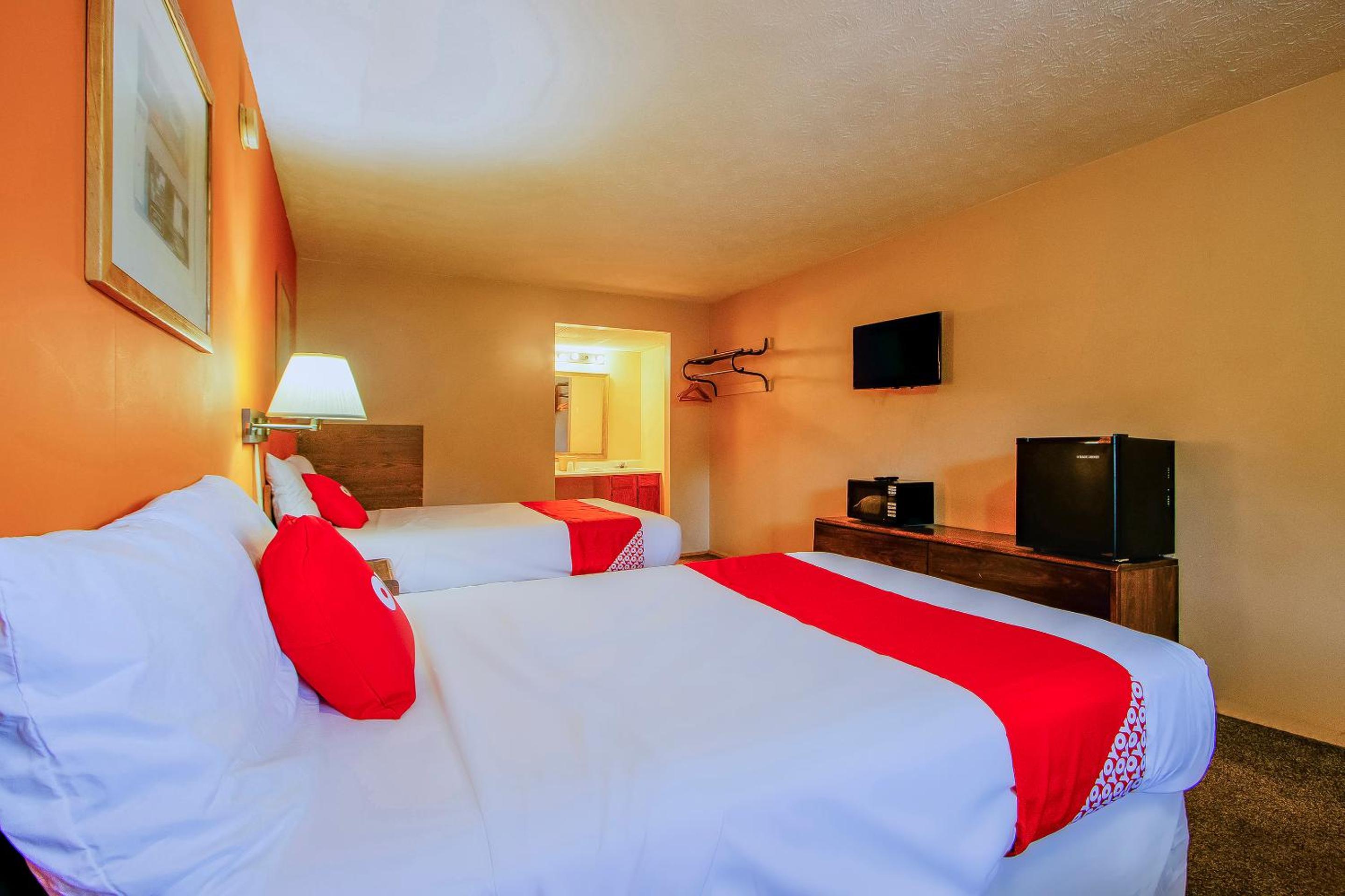 OYO Hotel Chapmanville Inn, WV - Hwy 119
