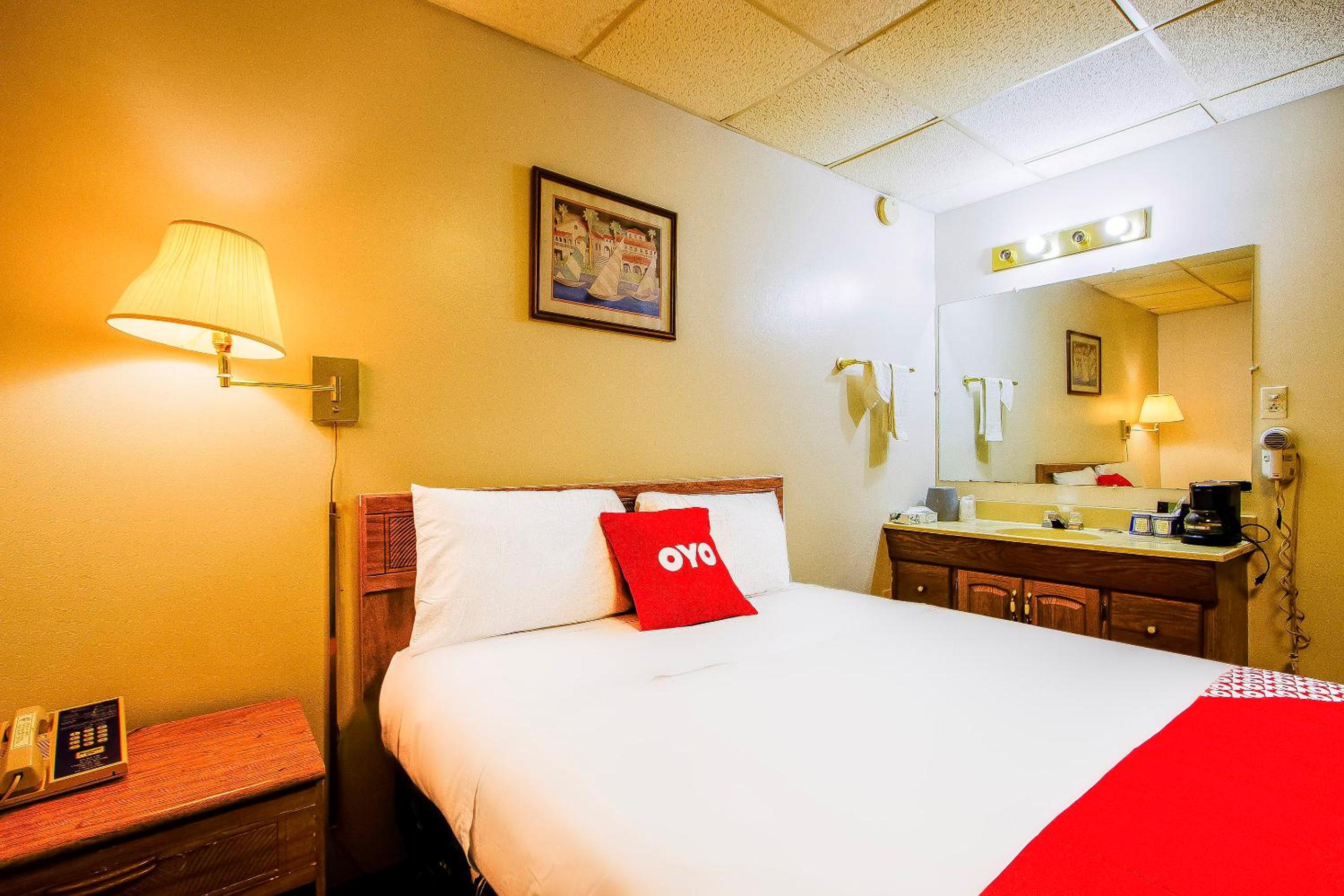 OYO Hotel Chapmanville Inn, WV - Hwy 119