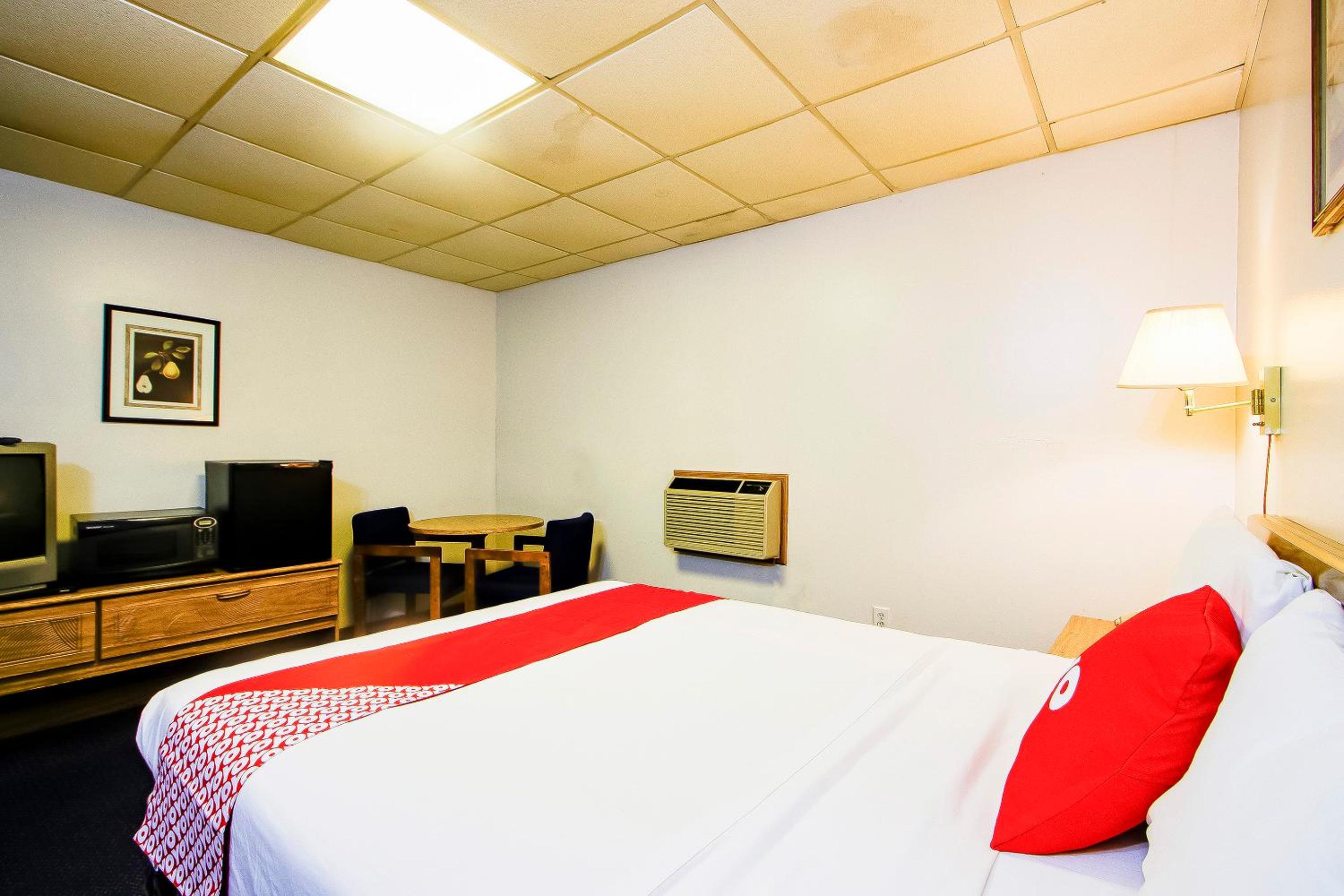 OYO Hotel Chapmanville Inn, WV - Hwy 119