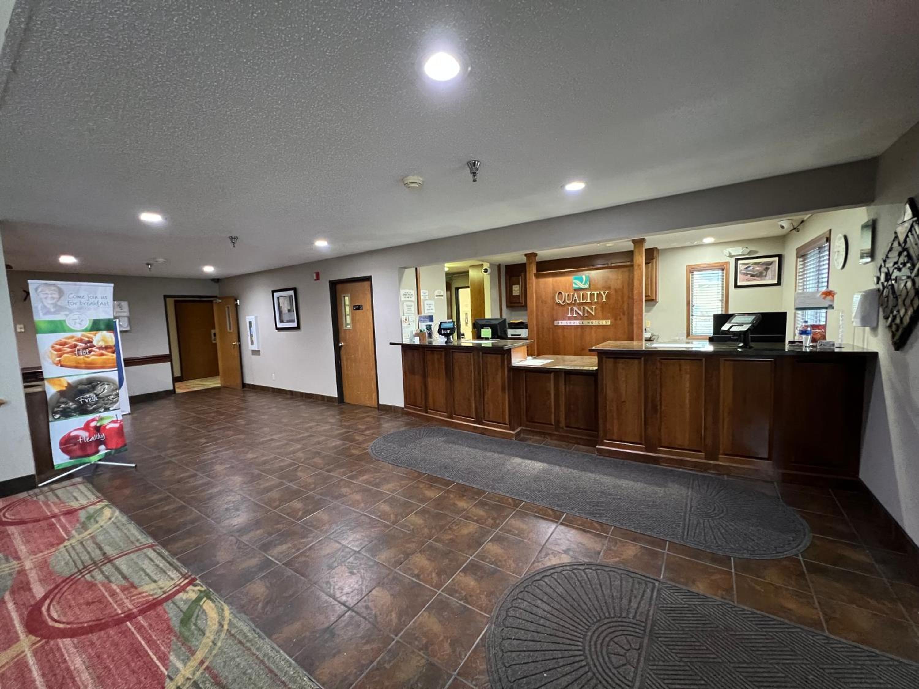 Mitchell Vacations - Quality Inn Mitchell I-90 - Property Image 3