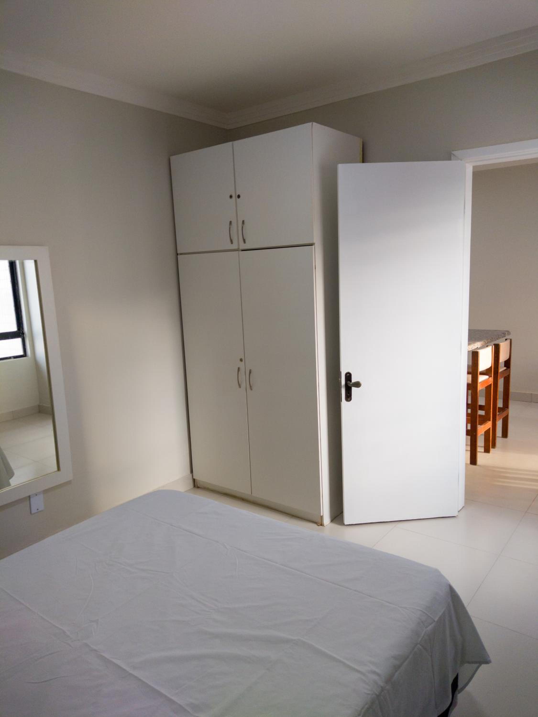 Farol Barra Flat, apartamento con vistas al mar en Salvador — hotel room