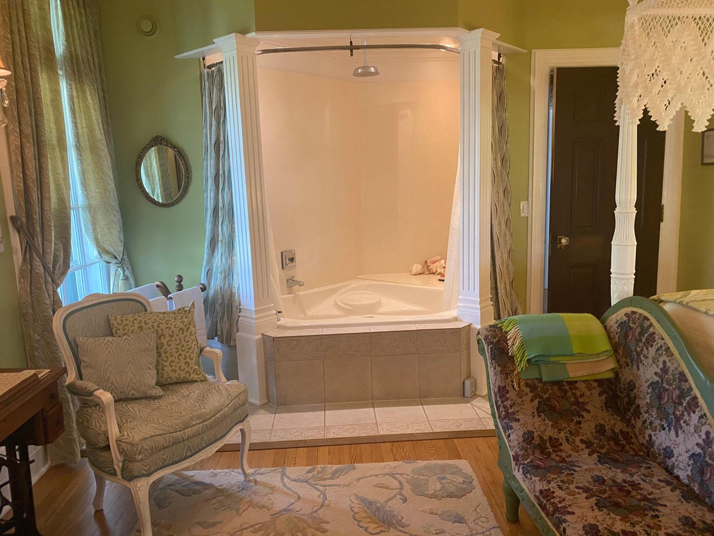 Belleville Vacations - Montrose Inn - Property Image 23