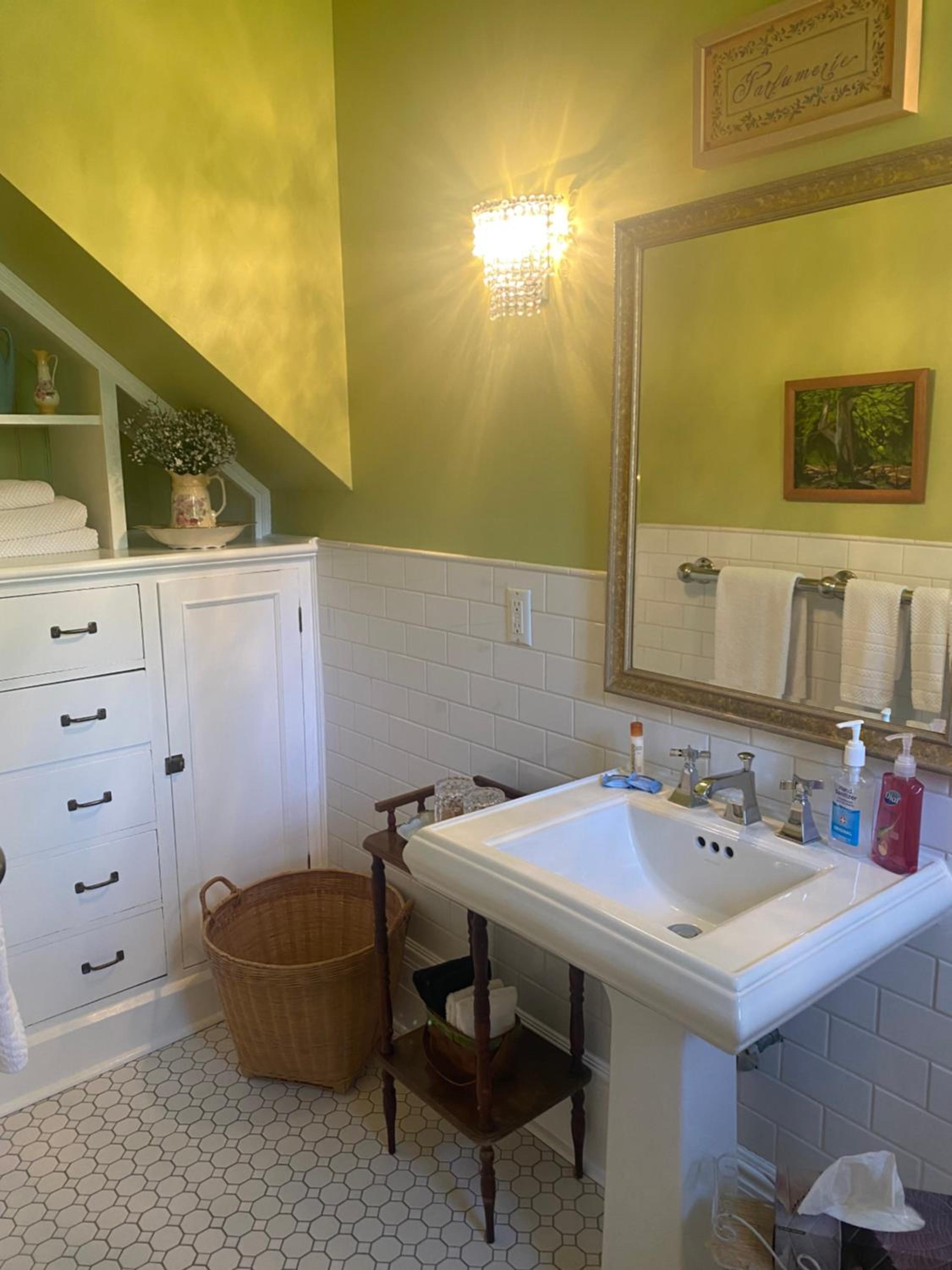 Belleville Vacations - Montrose Inn - Property Image 22